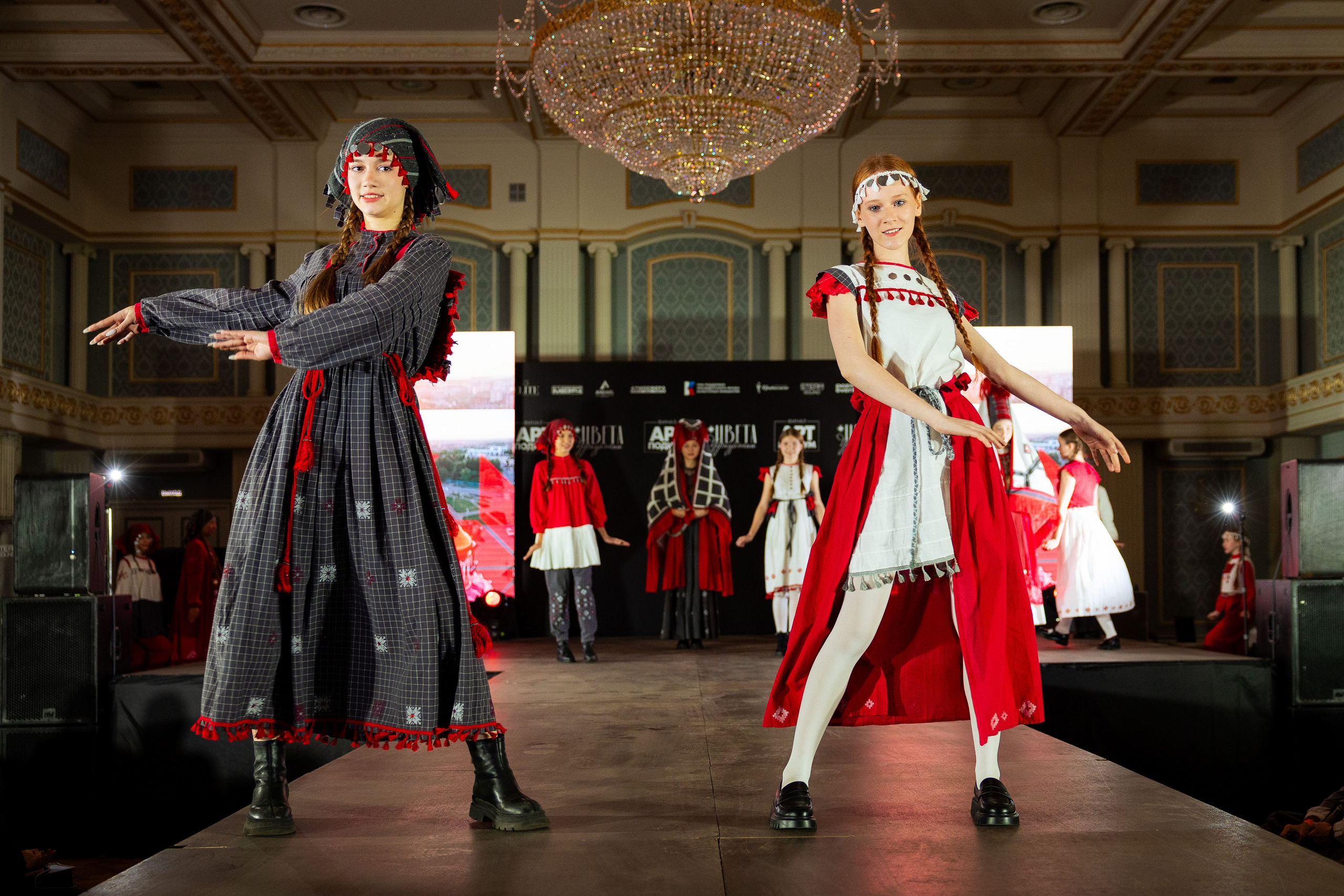 Арт-подиум «Цвета Удмуртии». Показ мод [25/10/24]. Фотограф Виноградов Константин