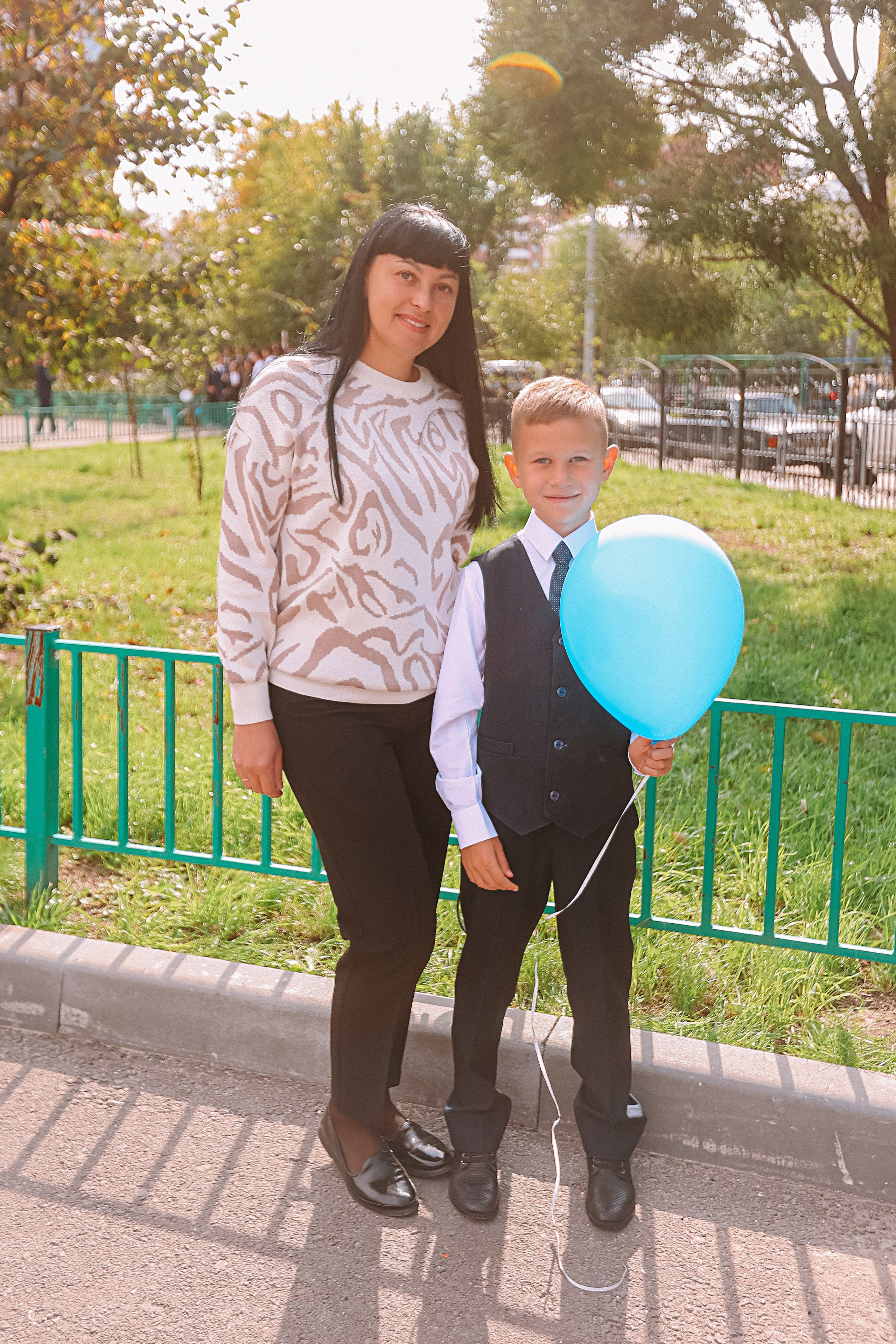 1 сентября линейка+кл час+портреты. Семейный фотограф Тюмень, фотограф на роды Салмина Мария