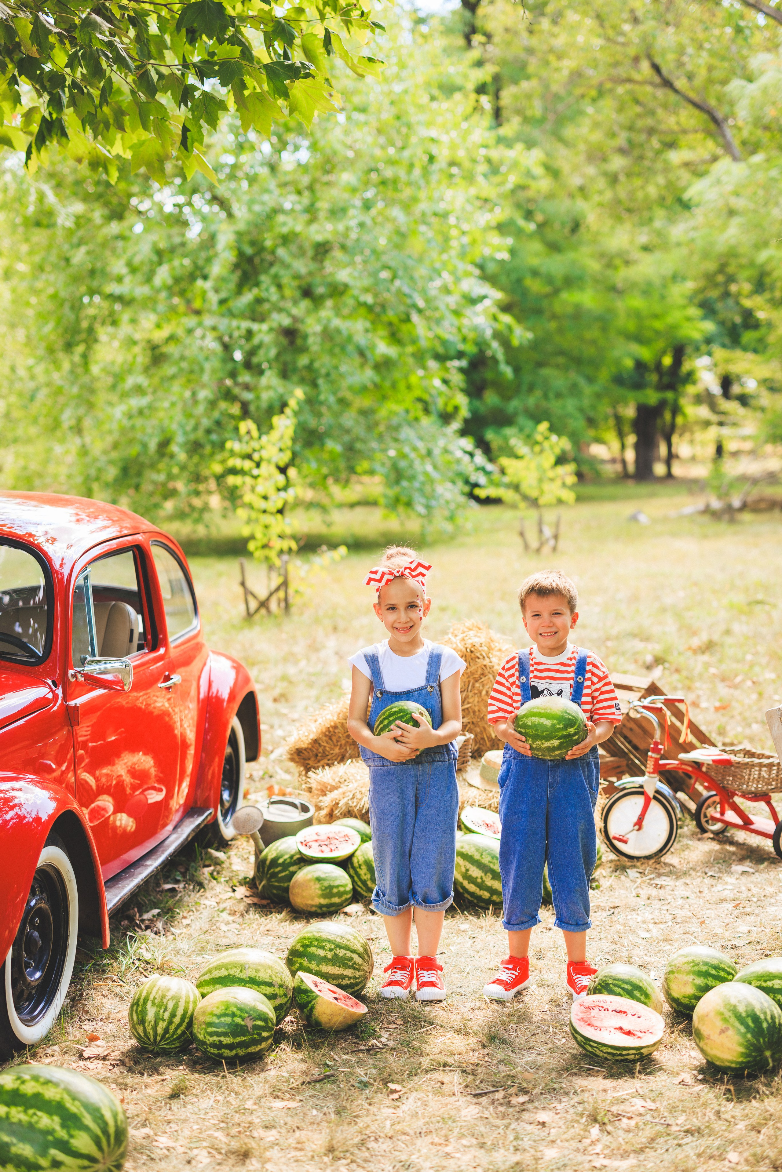 Летняя фотосессия с арбузами и ретро автомобилем. Семейный и детский фотограф в Краснодаре Анна Трашкова