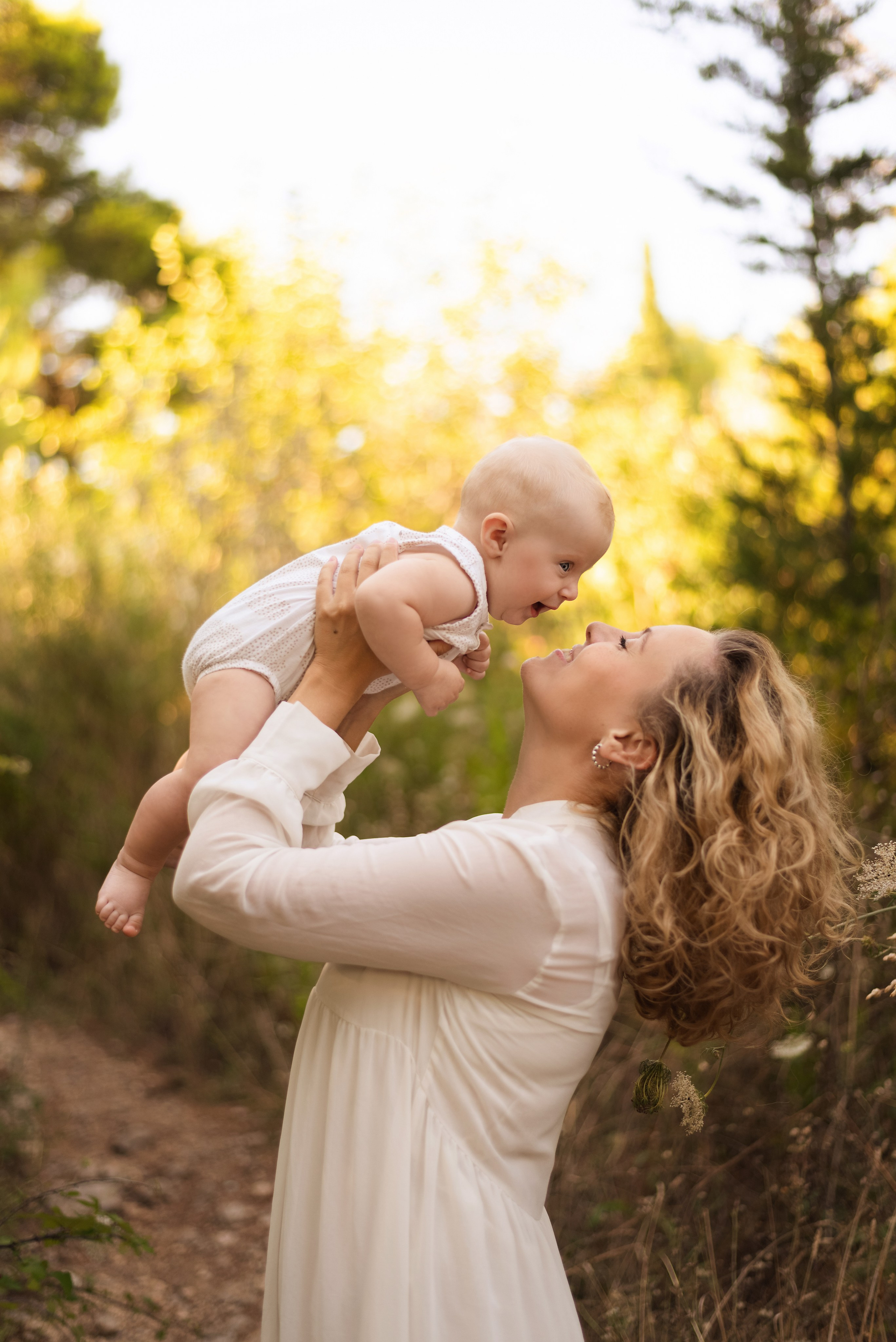 Home photo shoots in Montenegro. Photographer of newborns and children up to a year in Montenegro