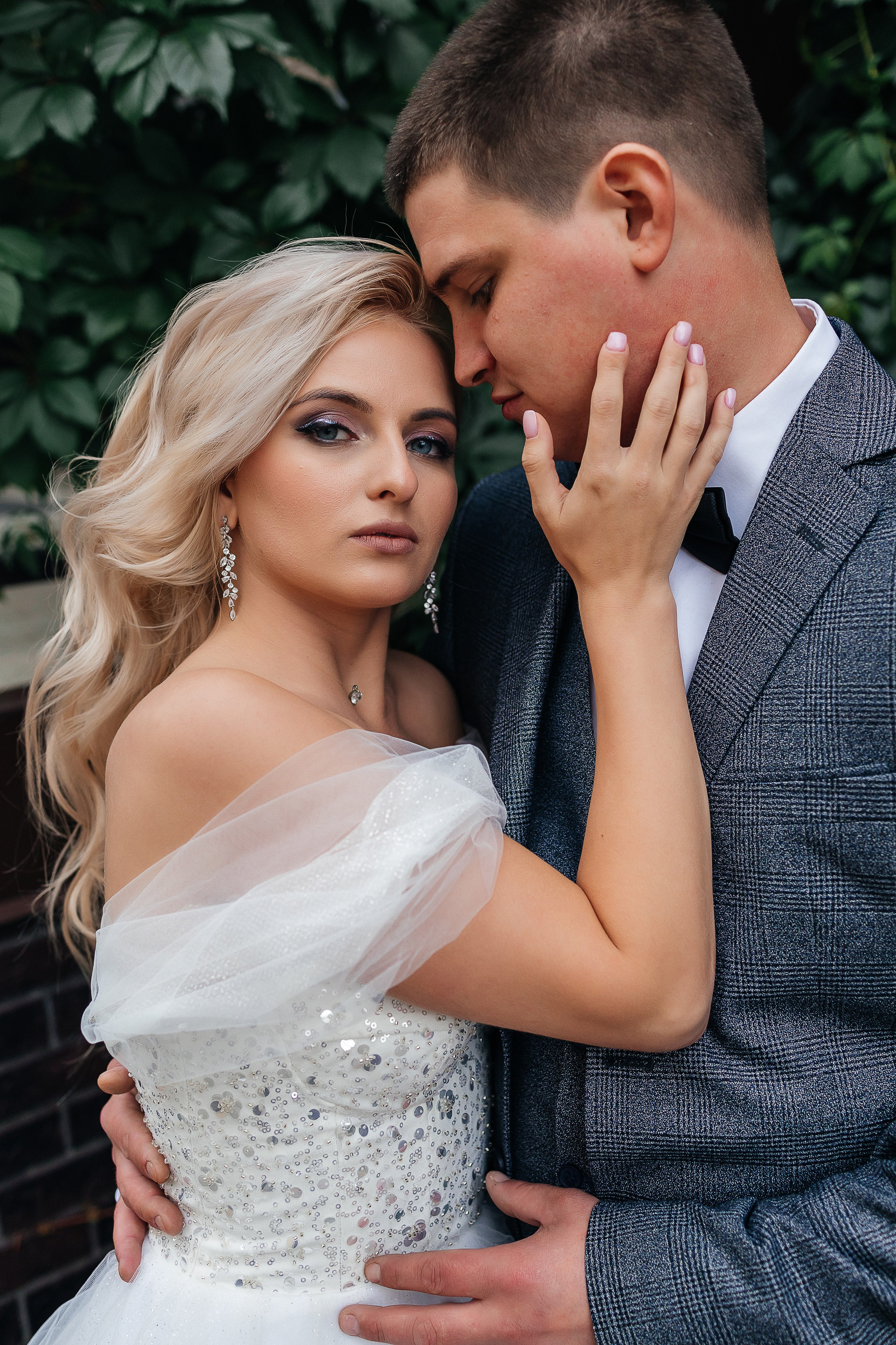 Стильная фотосессия пары в интерьерах ресторана. Олег Сверчков | Свадебный фотограф Вологда