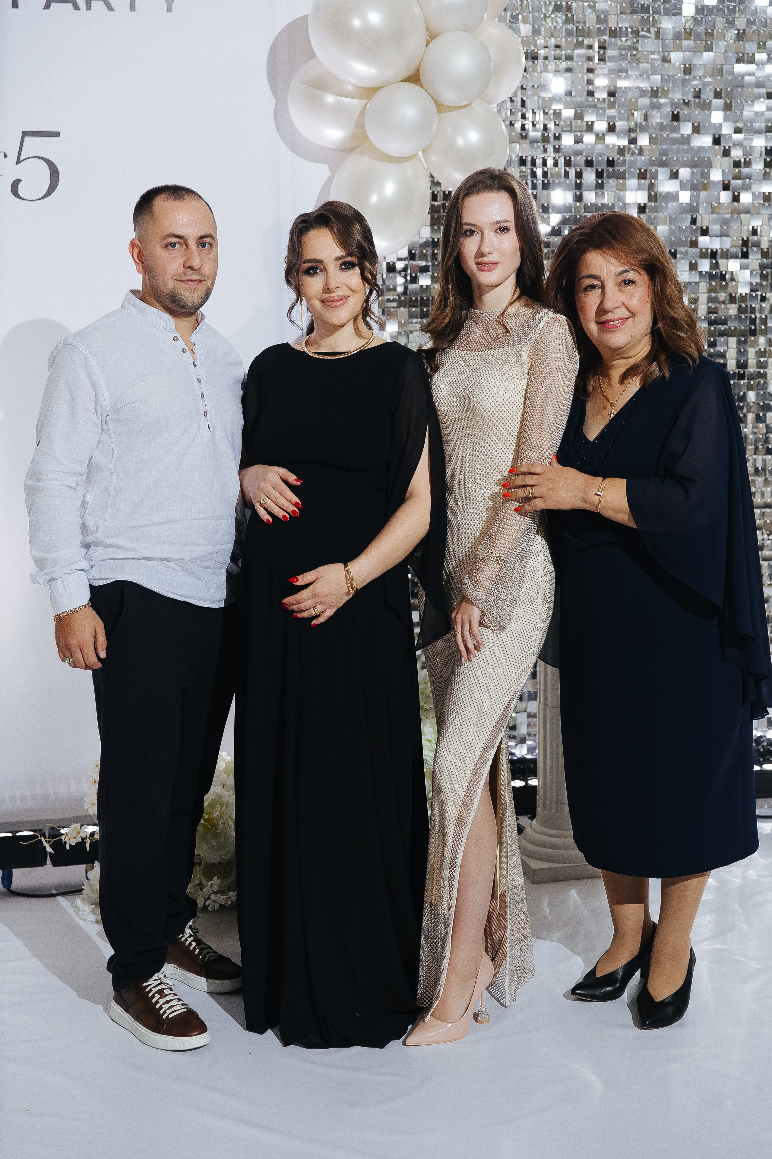 Ани и Назели. 35&5 День рождения, «Янтарь». Фотограф в Красноярске Надежда Воскресенская