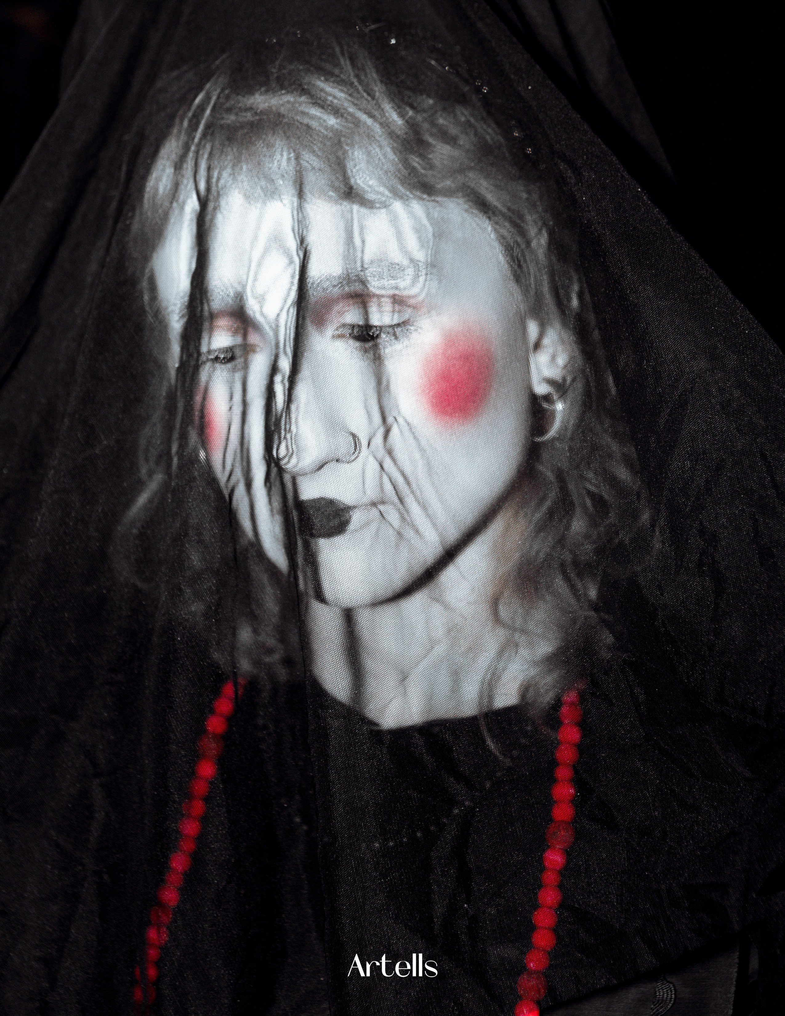 Портрет с двойной экспозицией в Москве. Наложение лица и природного пейзажа для создания метафорического образа.