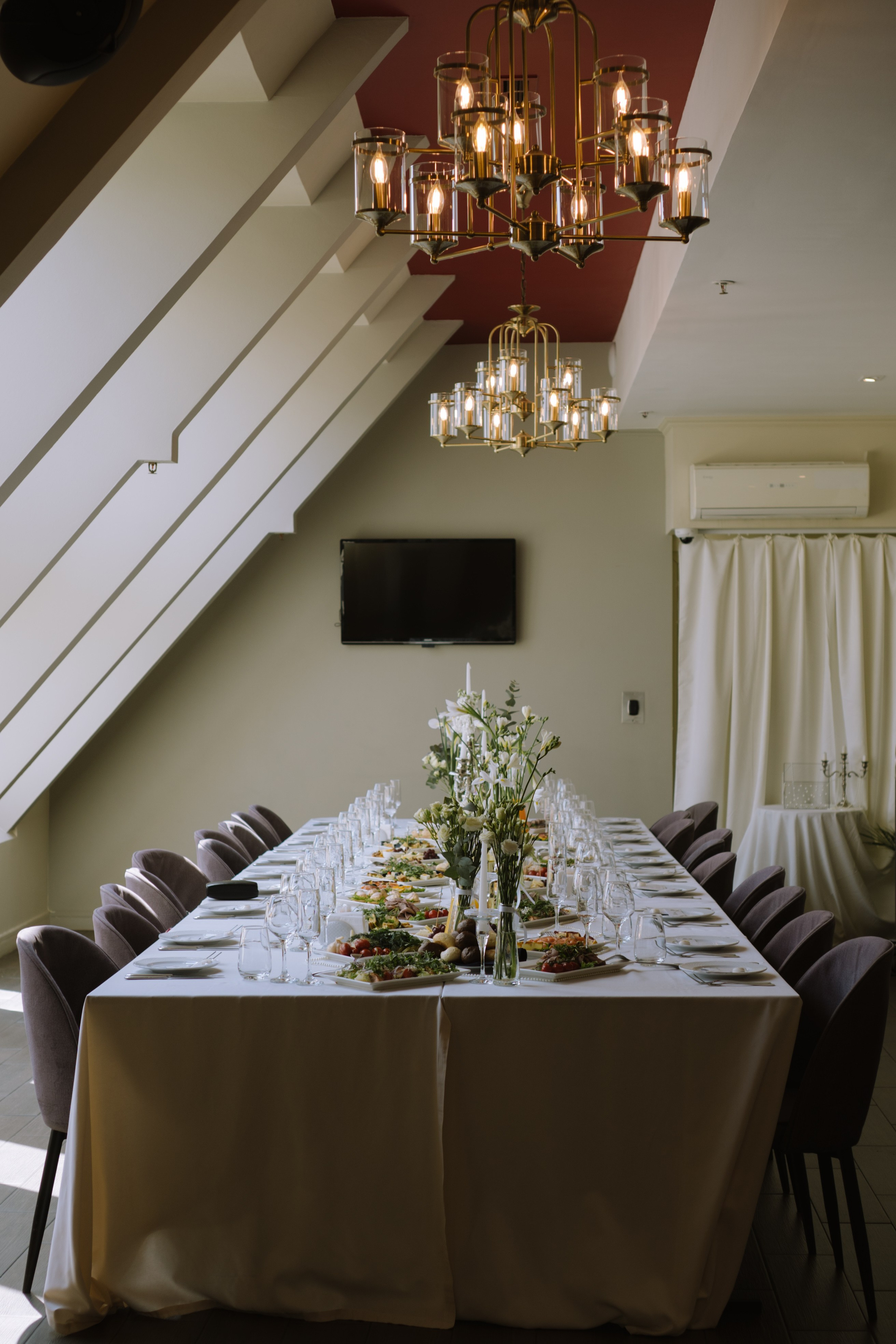 СВАДЕБНЫЙ БАНКЕТ НА ВЛАДИМИРСКОЙ В САНКТ-ПЕТЕРБУРГЕ (КАМЕРНАЯ СВАДЬБА). Профессиональный фотограф, Санкт-Петербург — Виктория Богомолова