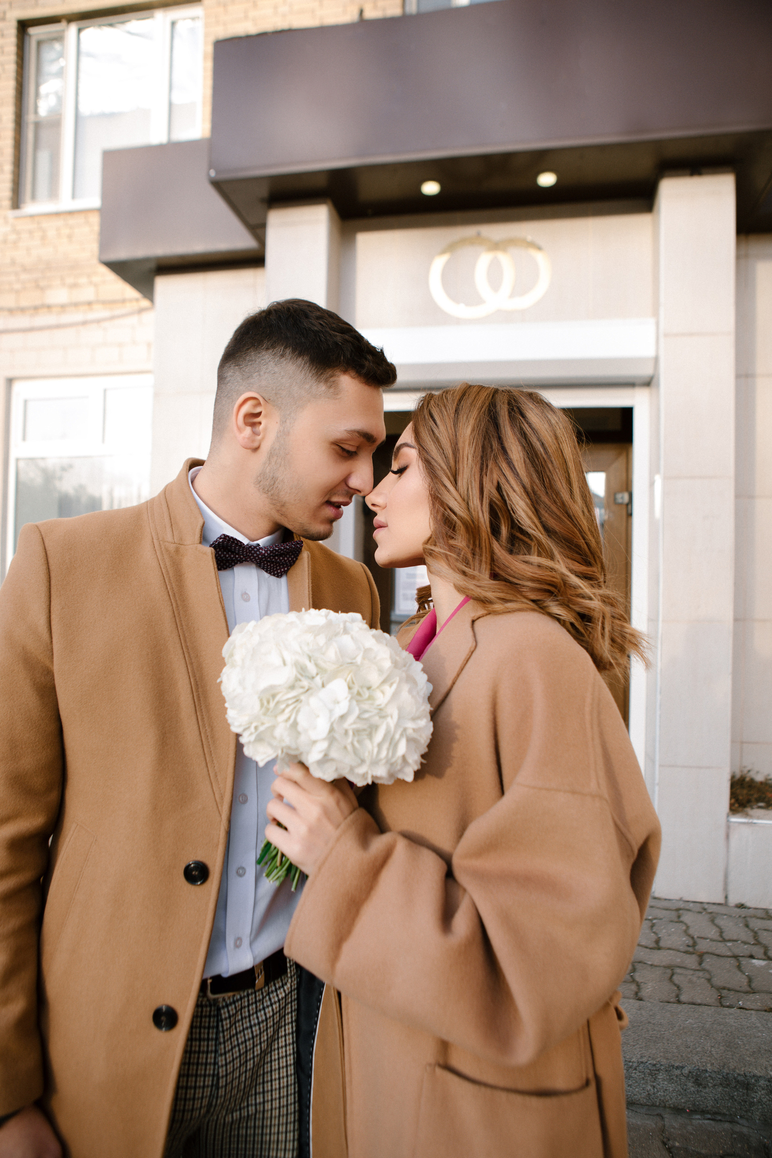 Мадина и Эрмиль. Кутузовский ЗАГС и фотосессия в фотостудии. Свадебный и портретный фотограф в Москве Анастасия Масюк