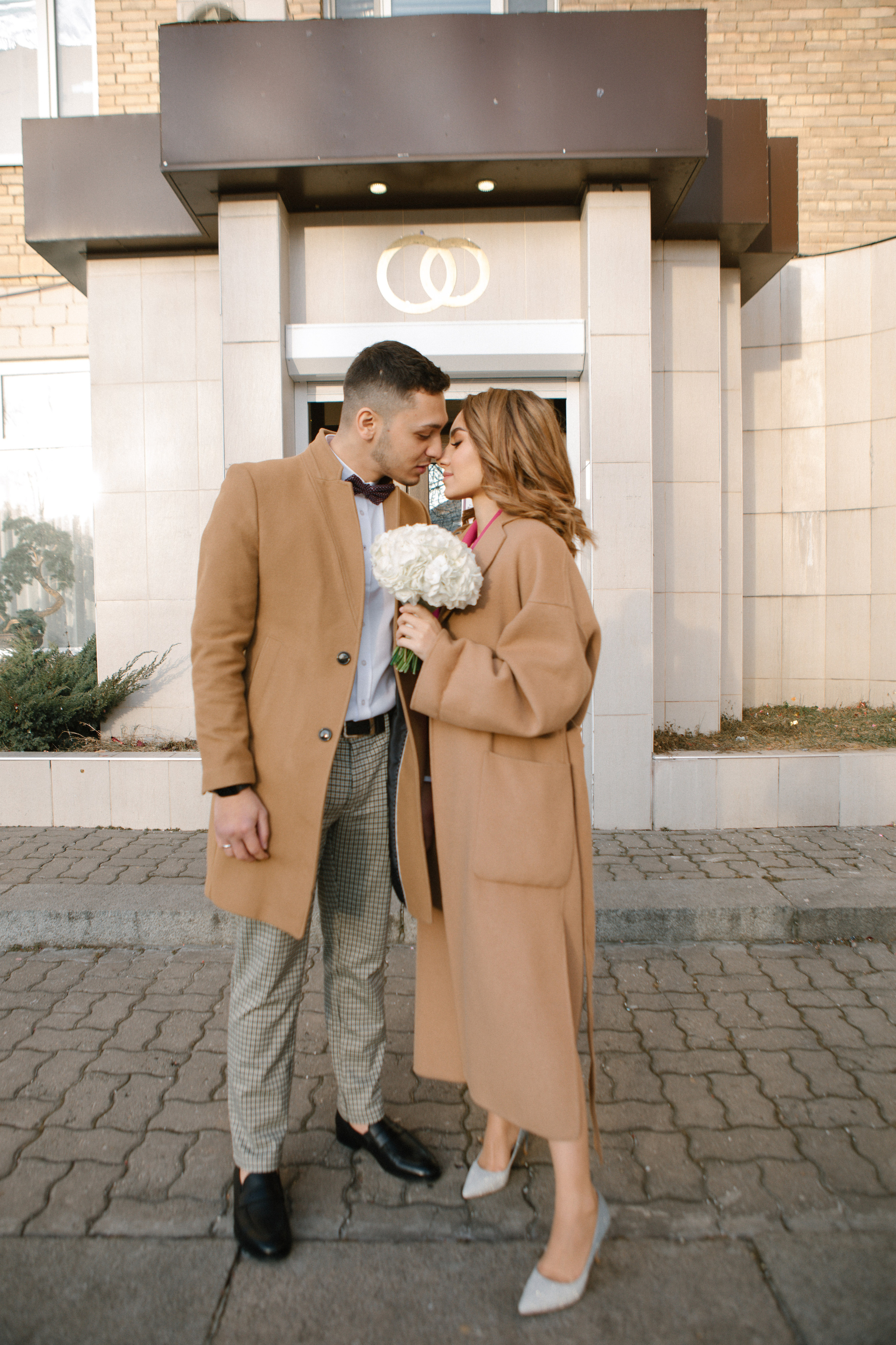 Мадина и Эрмиль. Кутузовский ЗАГС и фотосессия в фотостудии. Свадебный и портретный фотограф в Москве Анастасия Масюк