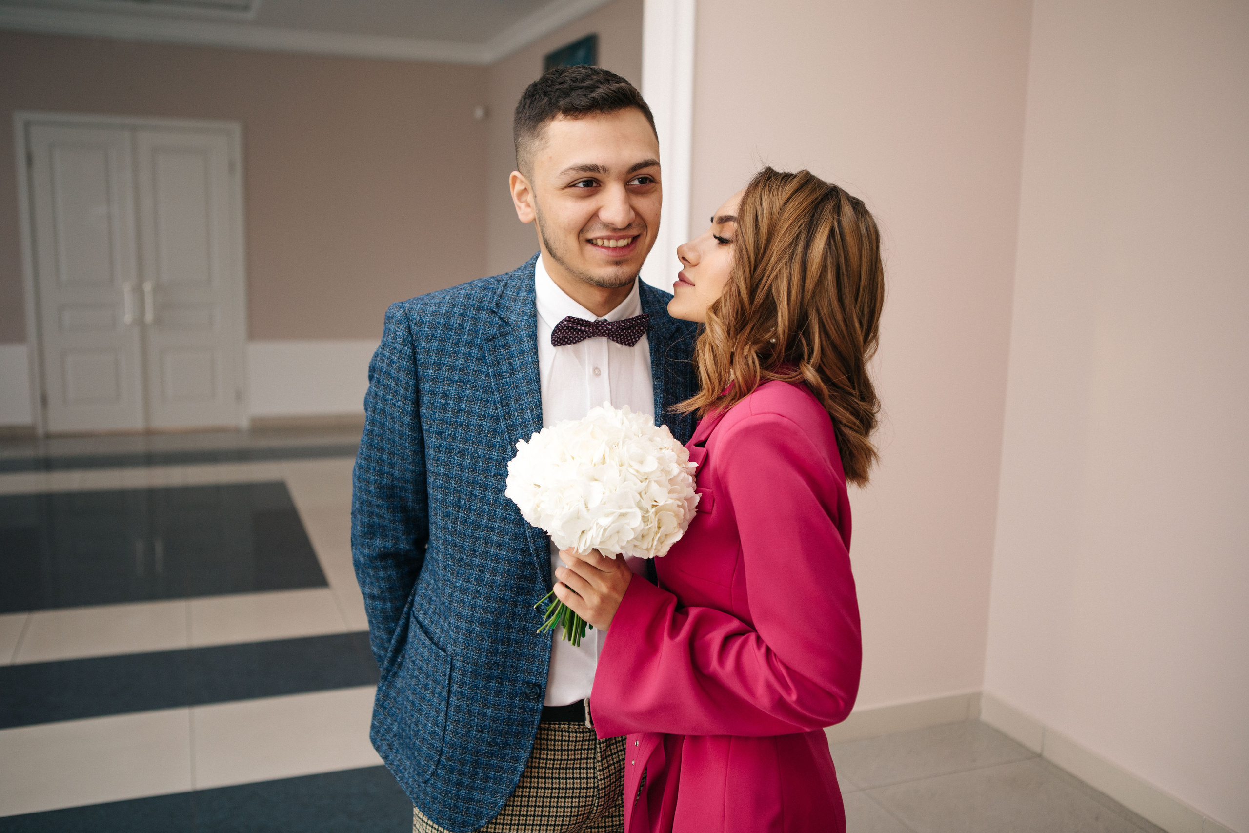 Мадина и Эрмиль. Кутузовский ЗАГС и фотосессия в фотостудии. Свадебный и портретный фотограф в Москве Анастасия Масюк