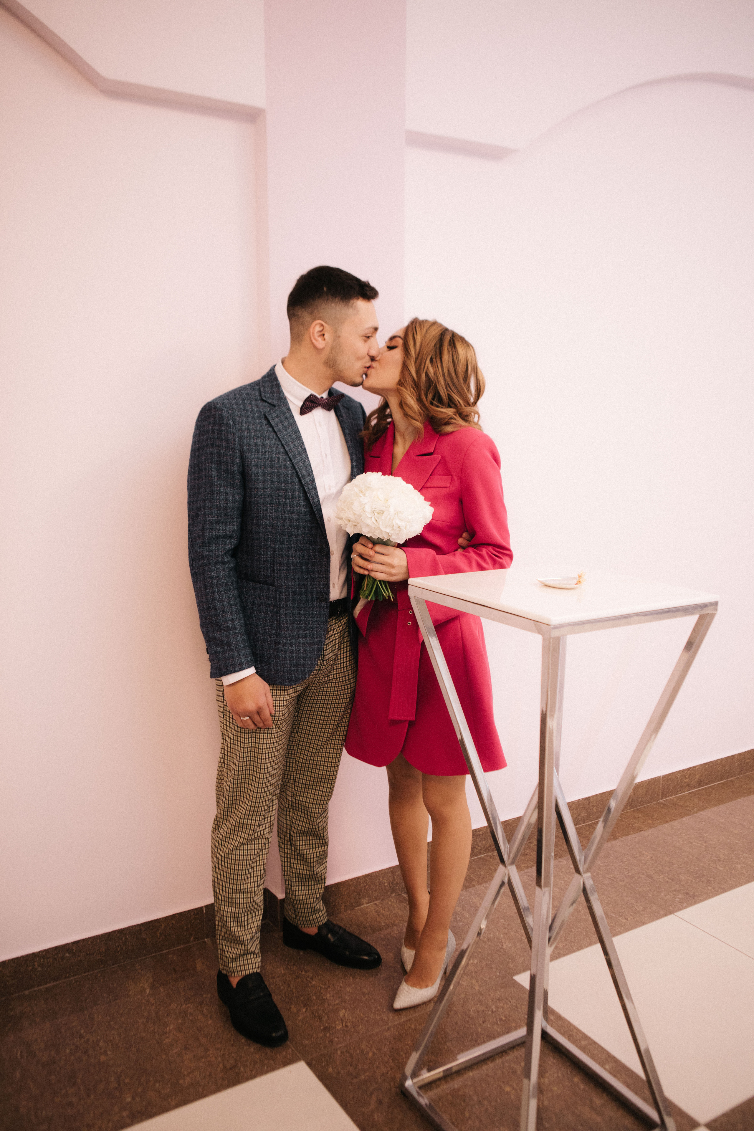 Мадина и Эрмиль. Кутузовский ЗАГС и фотосессия в фотостудии. Свадебный и портретный фотограф в Москве Анастасия Масюк