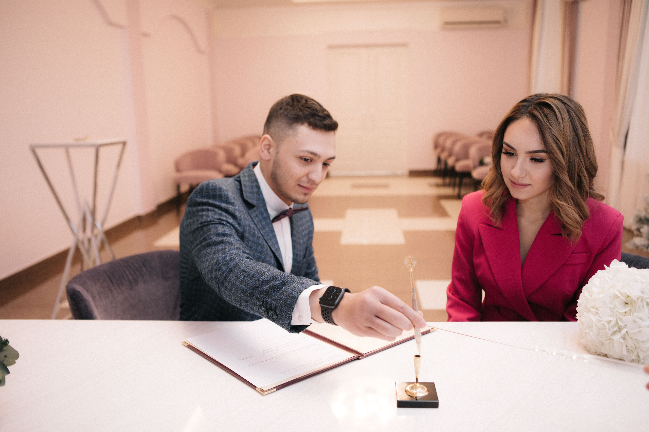 Мадина и Эрмиль. Кутузовский ЗАГС и фотосессия в фотостудии. Свадебный и портретный фотограф в Москве Анастасия Масюк