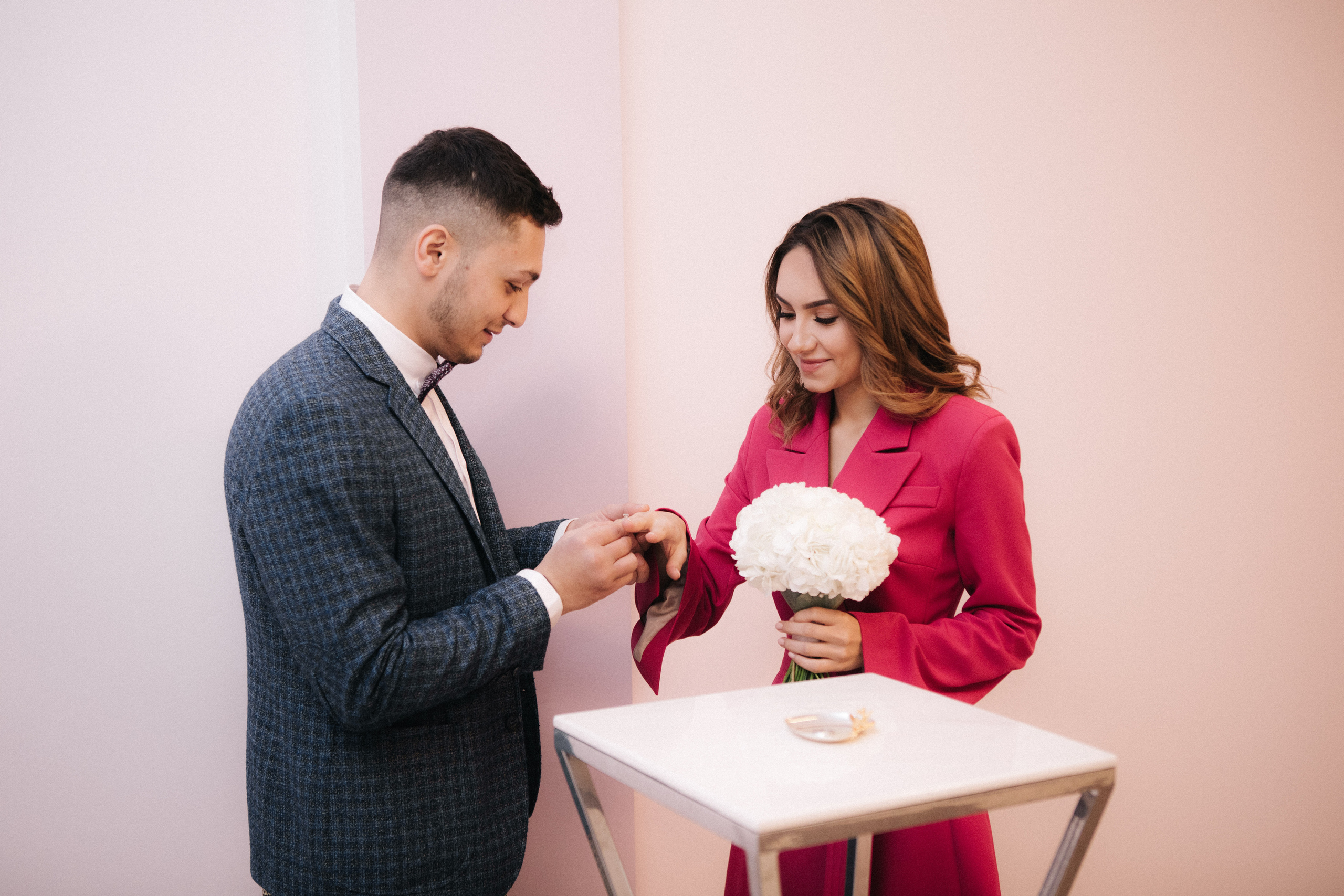 Мадина и Эрмиль. Кутузовский ЗАГС и фотосессия в фотостудии. Свадебный и портретный фотограф в Москве Анастасия Масюк