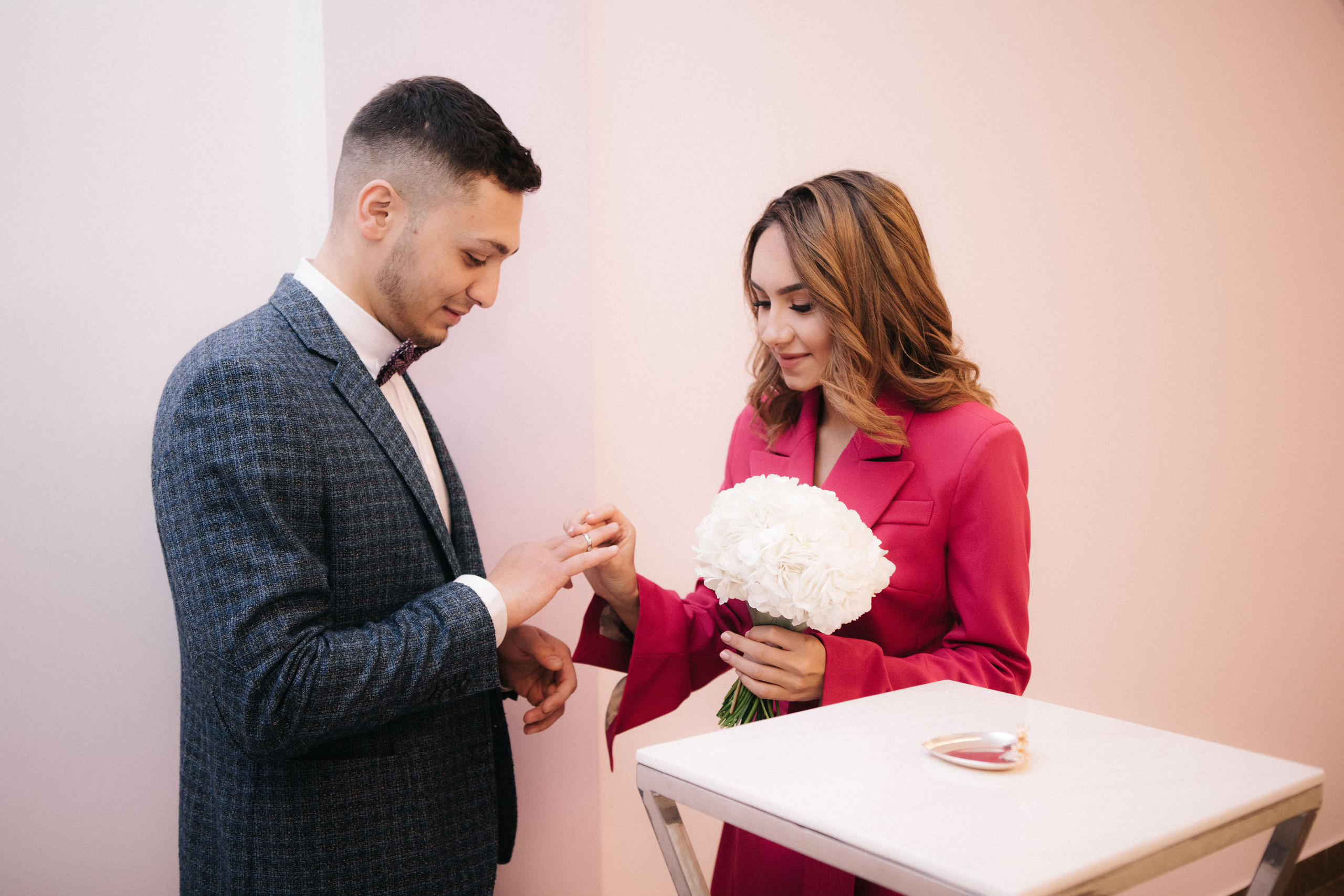 Мадина и Эрмиль. Кутузовский ЗАГС и фотосессия в фотостудии. Свадебный и портретный фотограф в Москве Анастасия Масюк