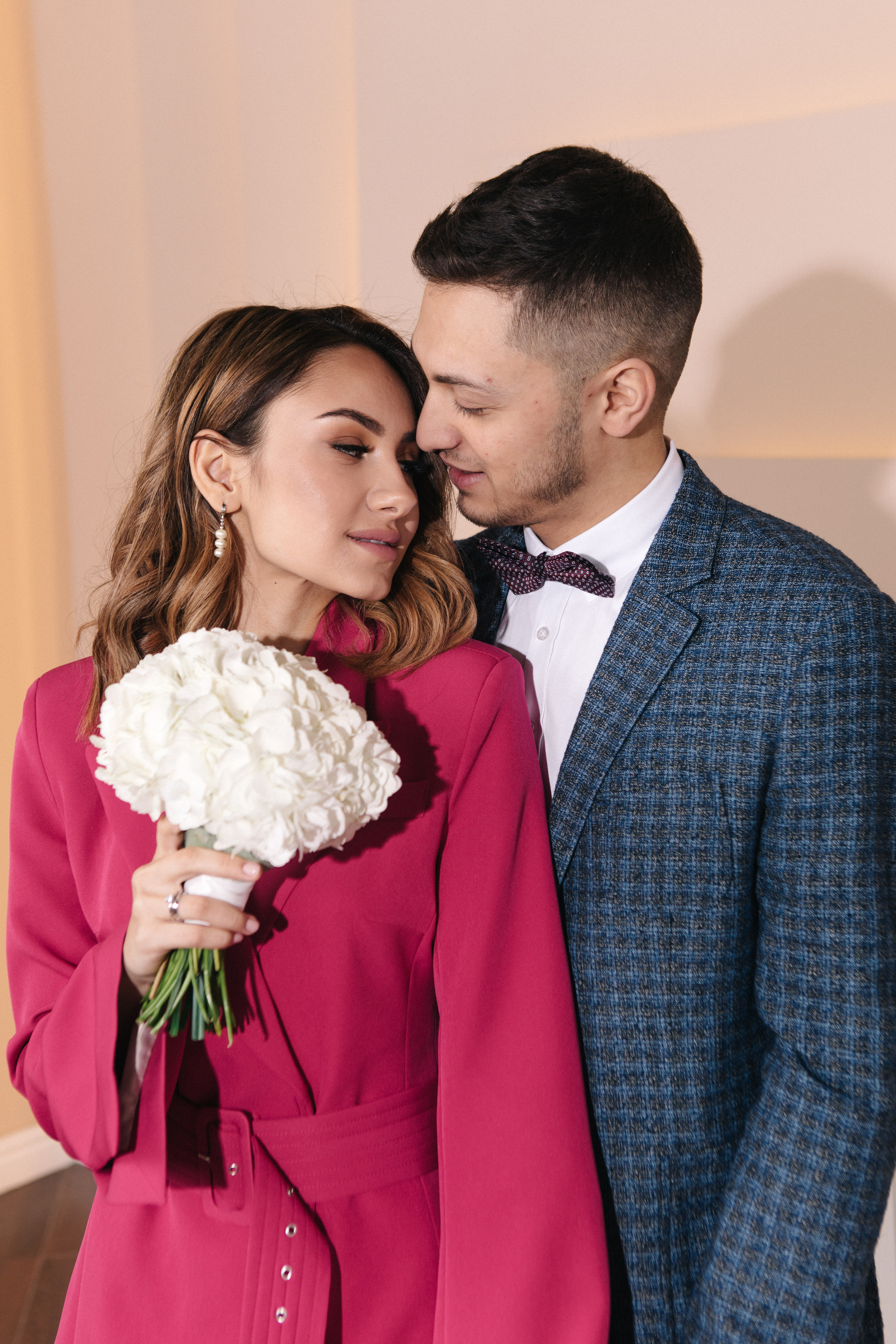 Мадина и Эрмиль. Кутузовский ЗАГС и фотосессия в фотостудии. Свадебный и портретный фотограф в Москве Анастасия Масюк