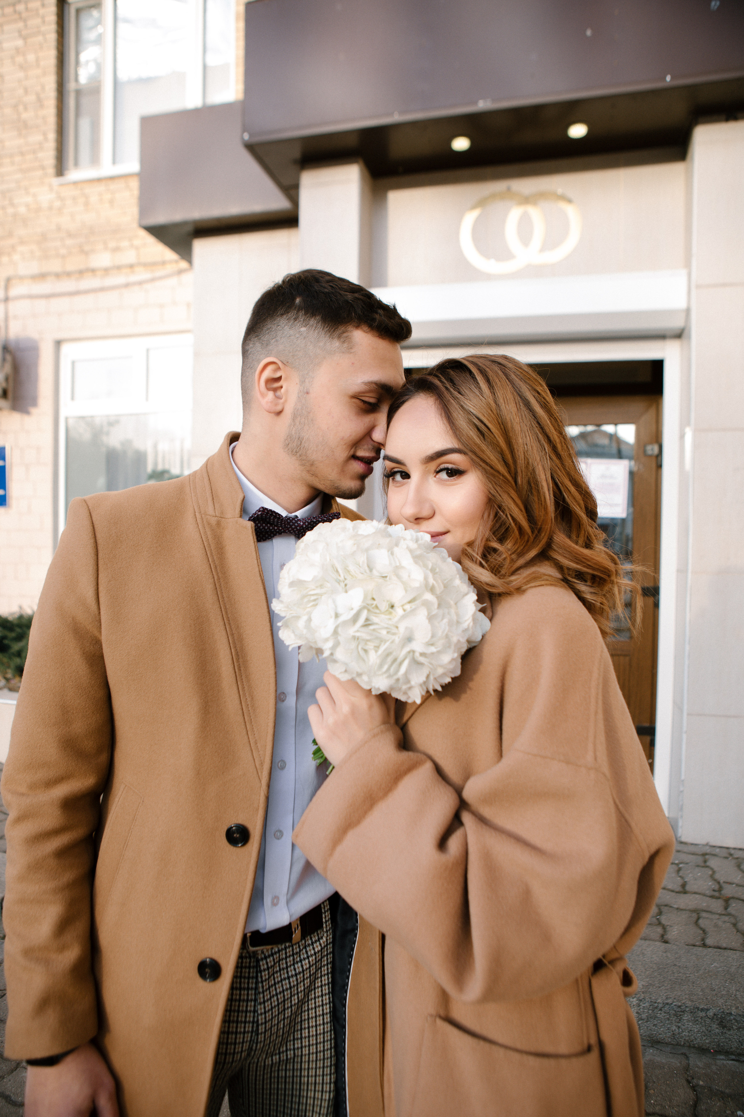 Мадина и Эрмиль. Кутузовский ЗАГС и фотосессия в фотостудии. Свадебный и портретный фотограф в Москве Анастасия Масюк