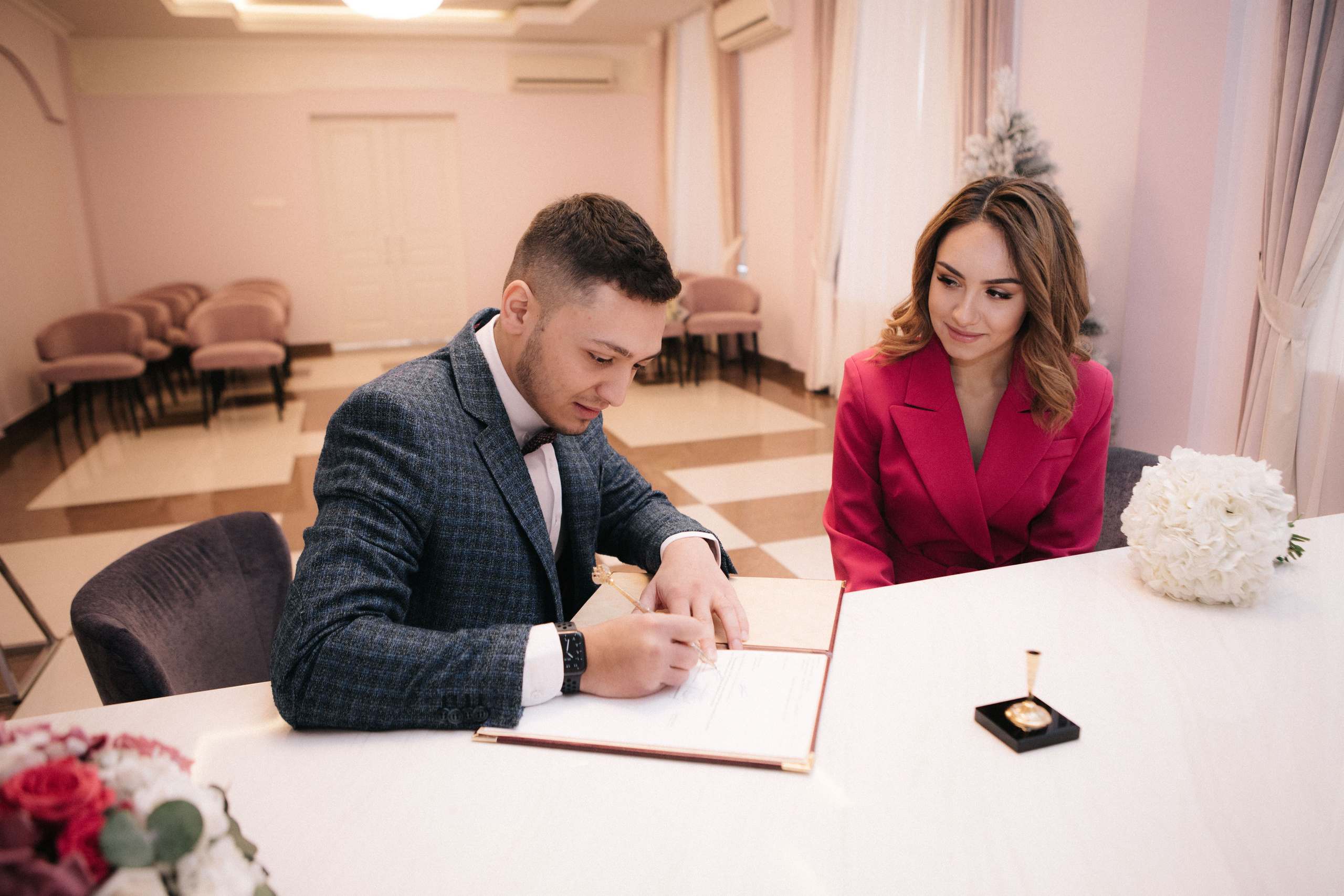 Мадина и Эрмиль. Кутузовский ЗАГС и фотосессия в фотостудии. Свадебный и портретный фотограф в Москве Анастасия Масюк