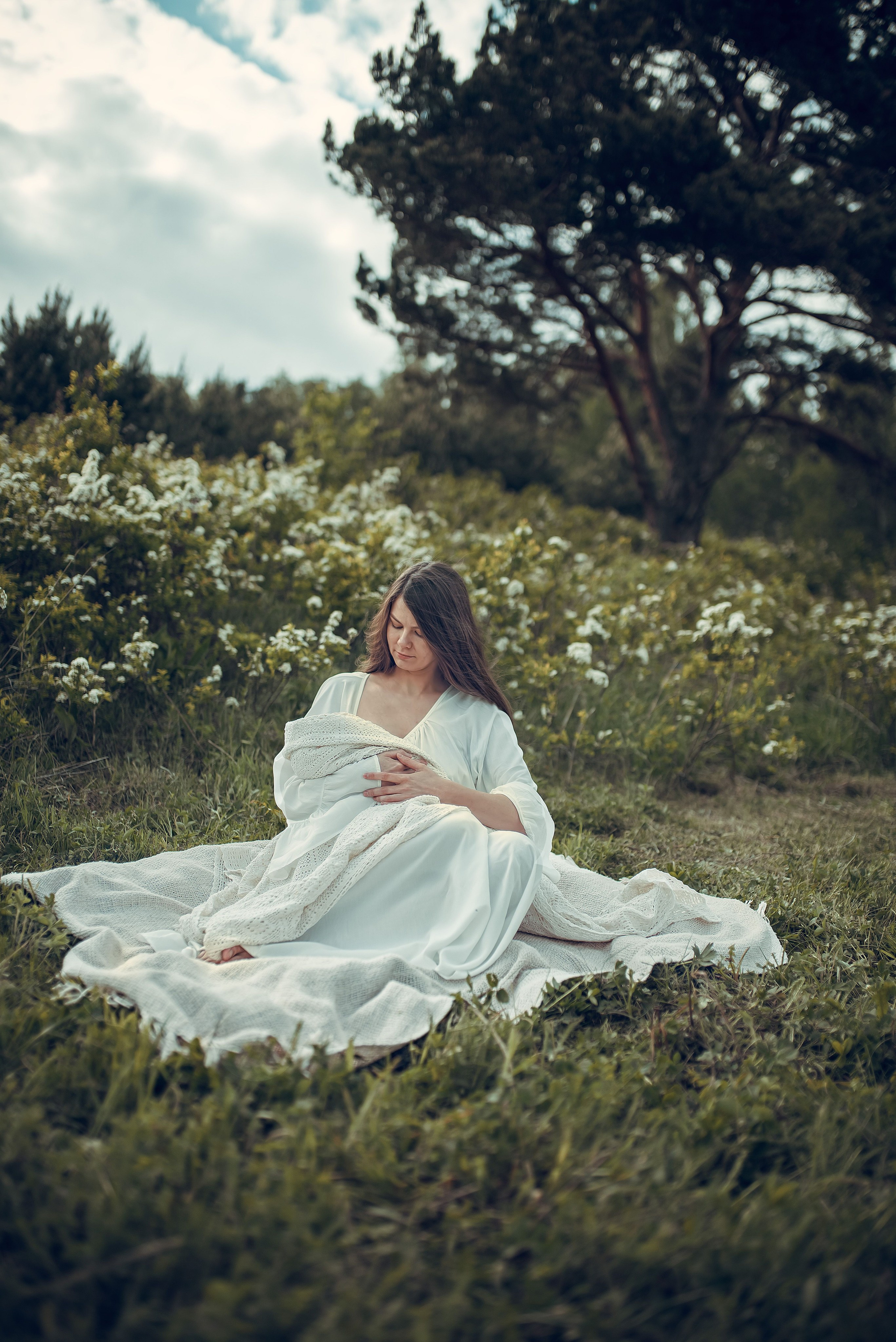 В цветущей спирее. Фотографы крещения/венчания  Красноярск Татьяна и Вячеслав Переваловы