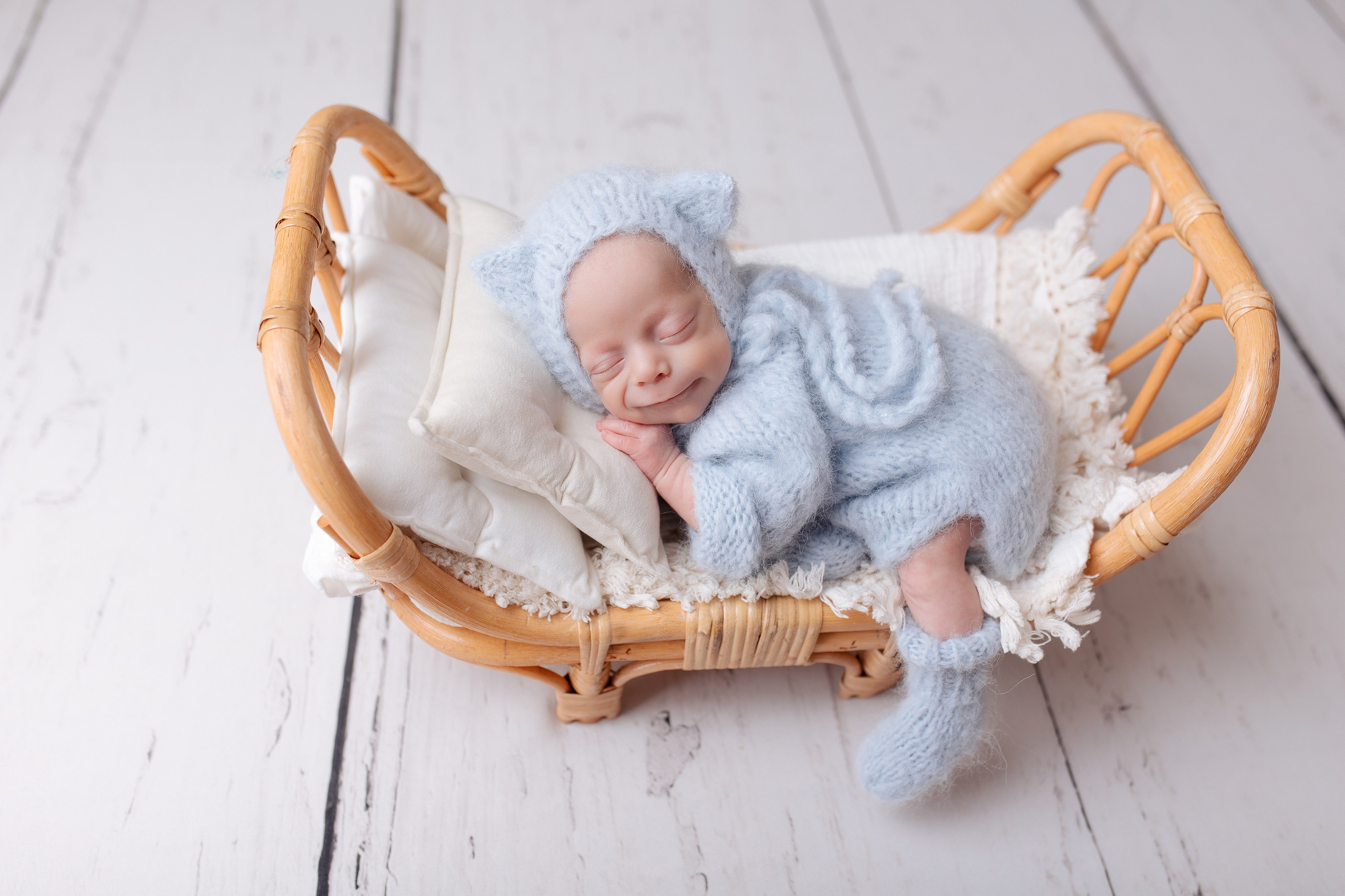 Новорожденные. Детский фотограф новорожденных Москва. годики под ключ. своя студия