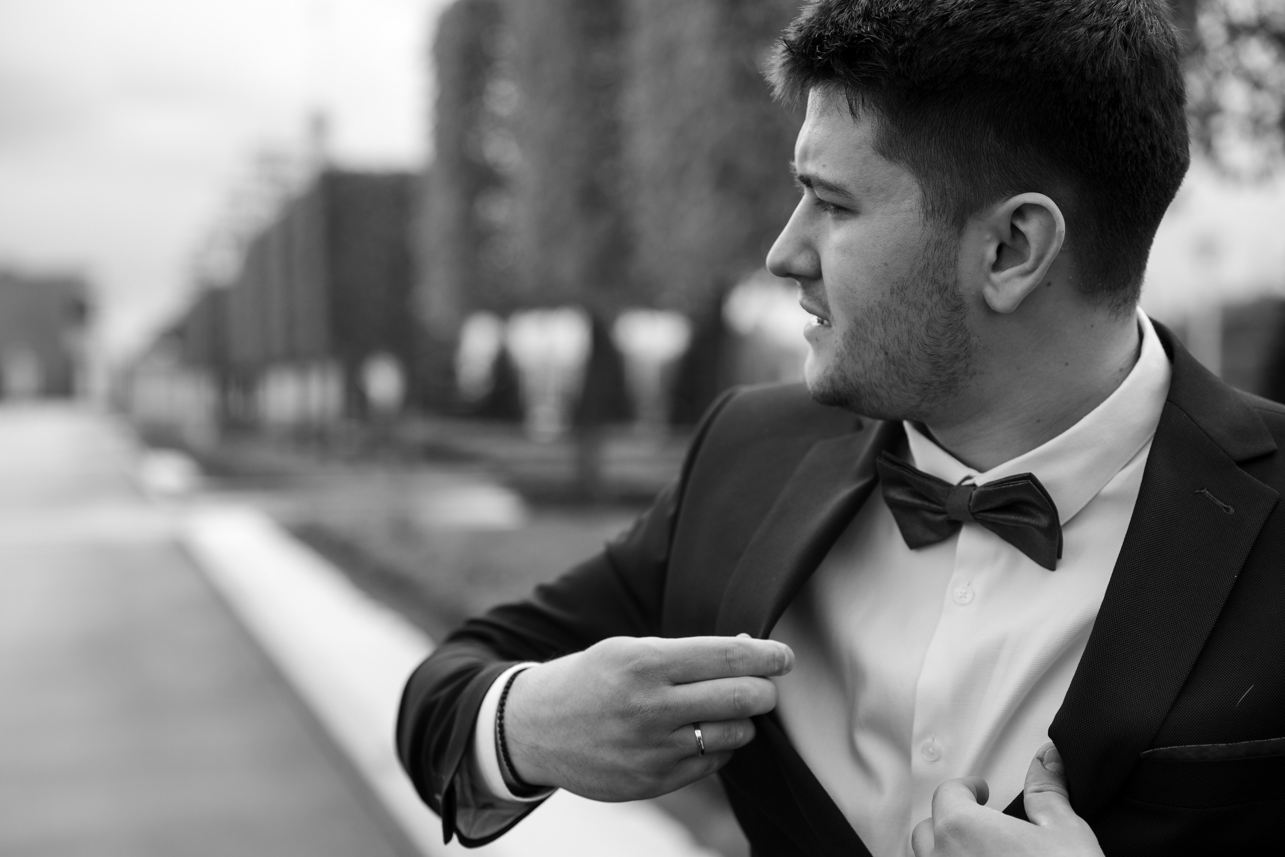 Фотосессия жениха на свадьбе, портрет жениха, свадьба ВДНХ