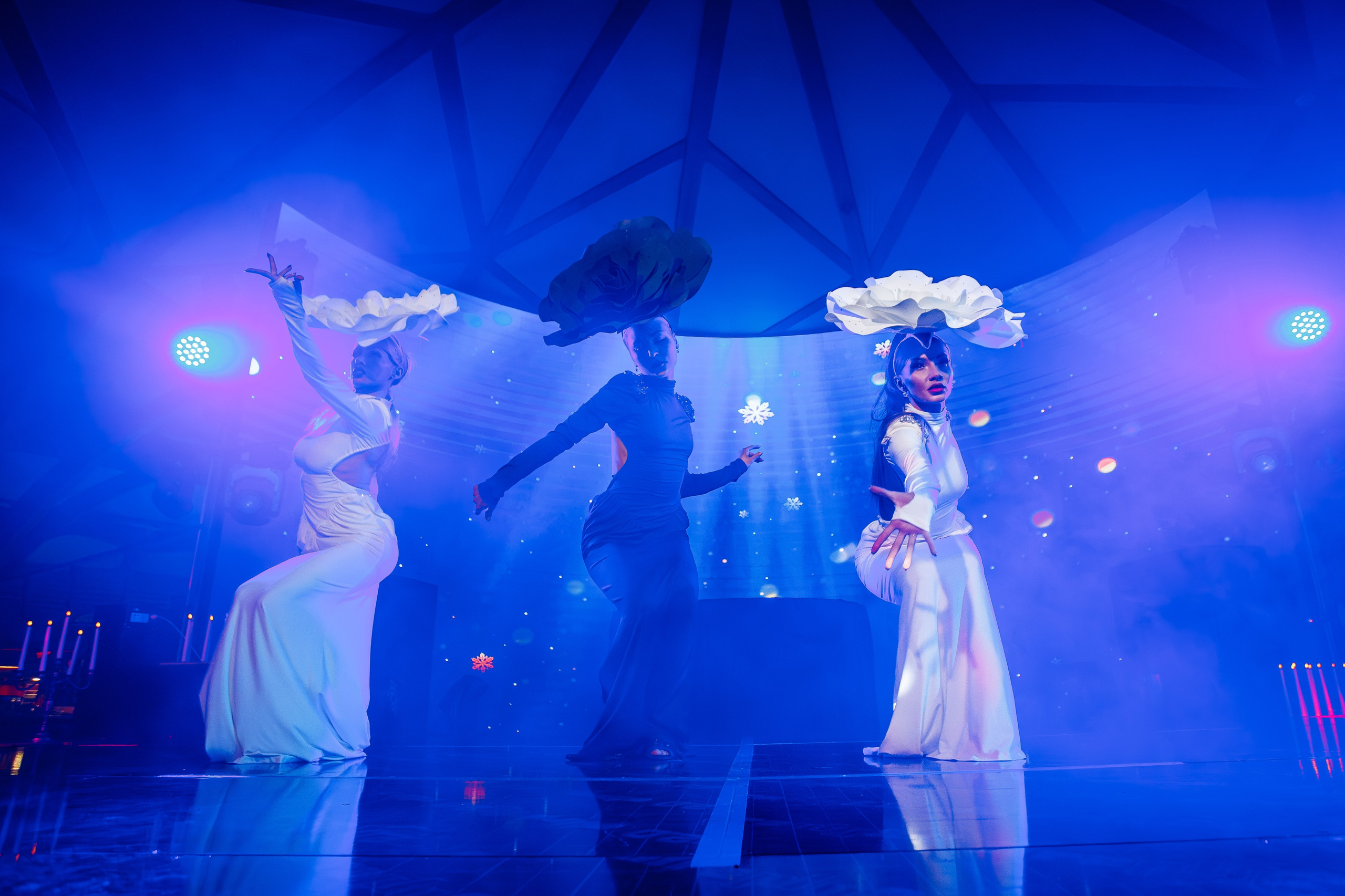 Новогодняя шоу-программа «MAGIC TIME» в PTIZZA BAR_Ялта_31.12.2025. Аминов Руслан | Фотограф