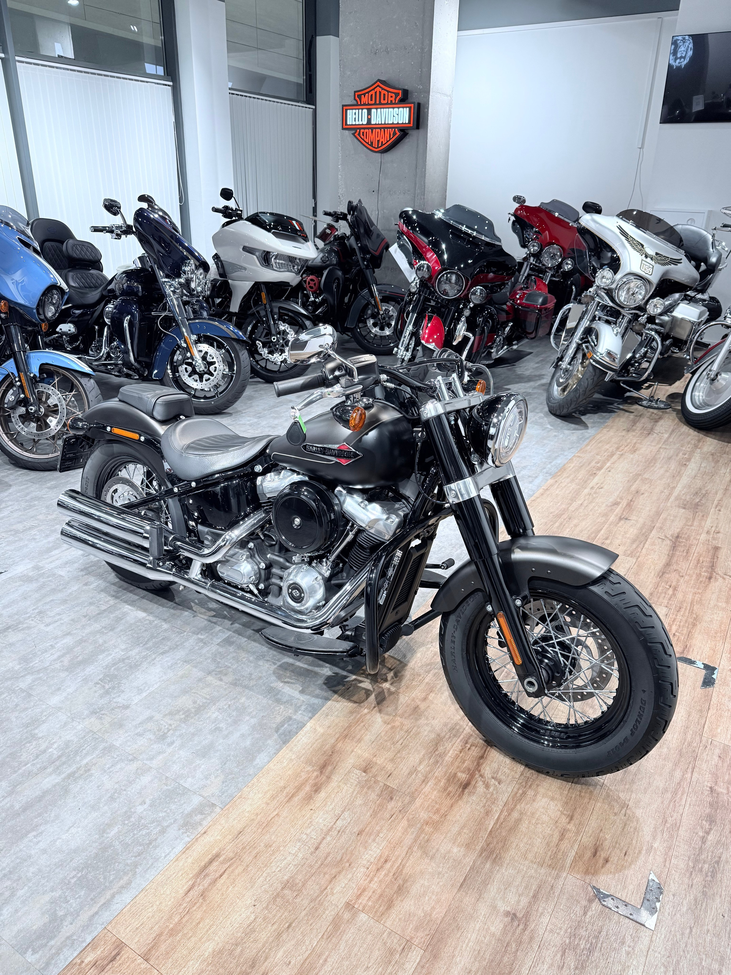 2022 Softail Slim (Rock RIver Denim). Hello Davidson, Москва. Только хорошие мотоциклы…