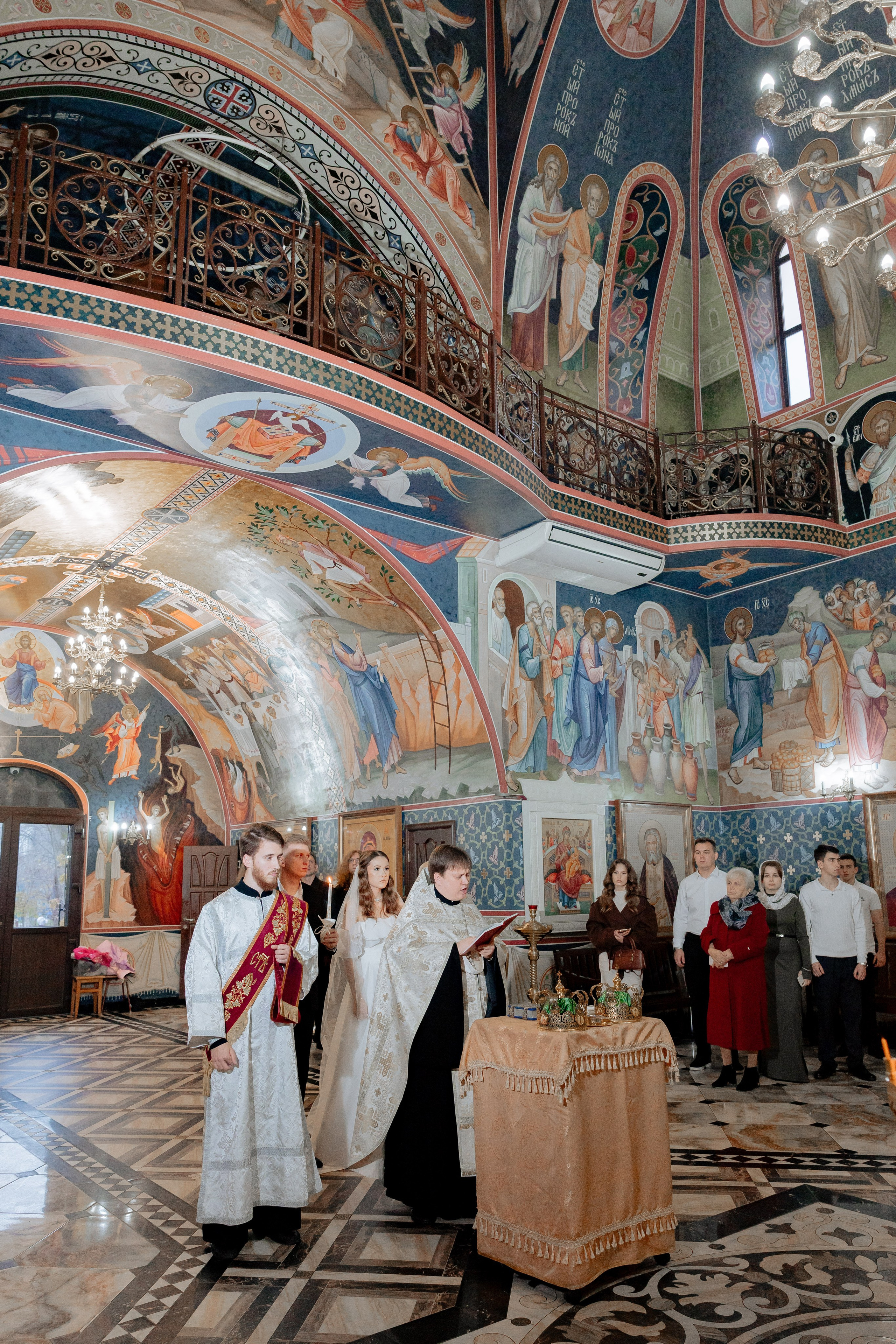 Церковь. Профессиональный фотограф и видеооператор