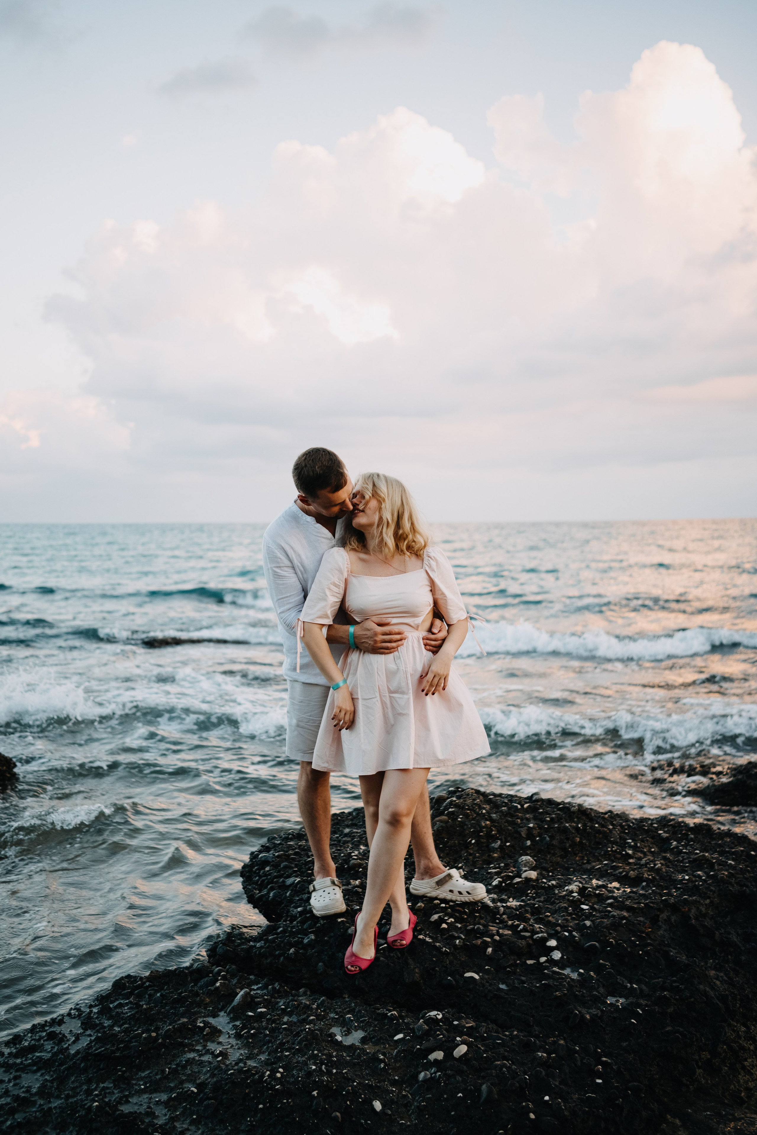 Съемка пары на море. Портретный и свадебный фотограф в Тбилиси • xeniqo