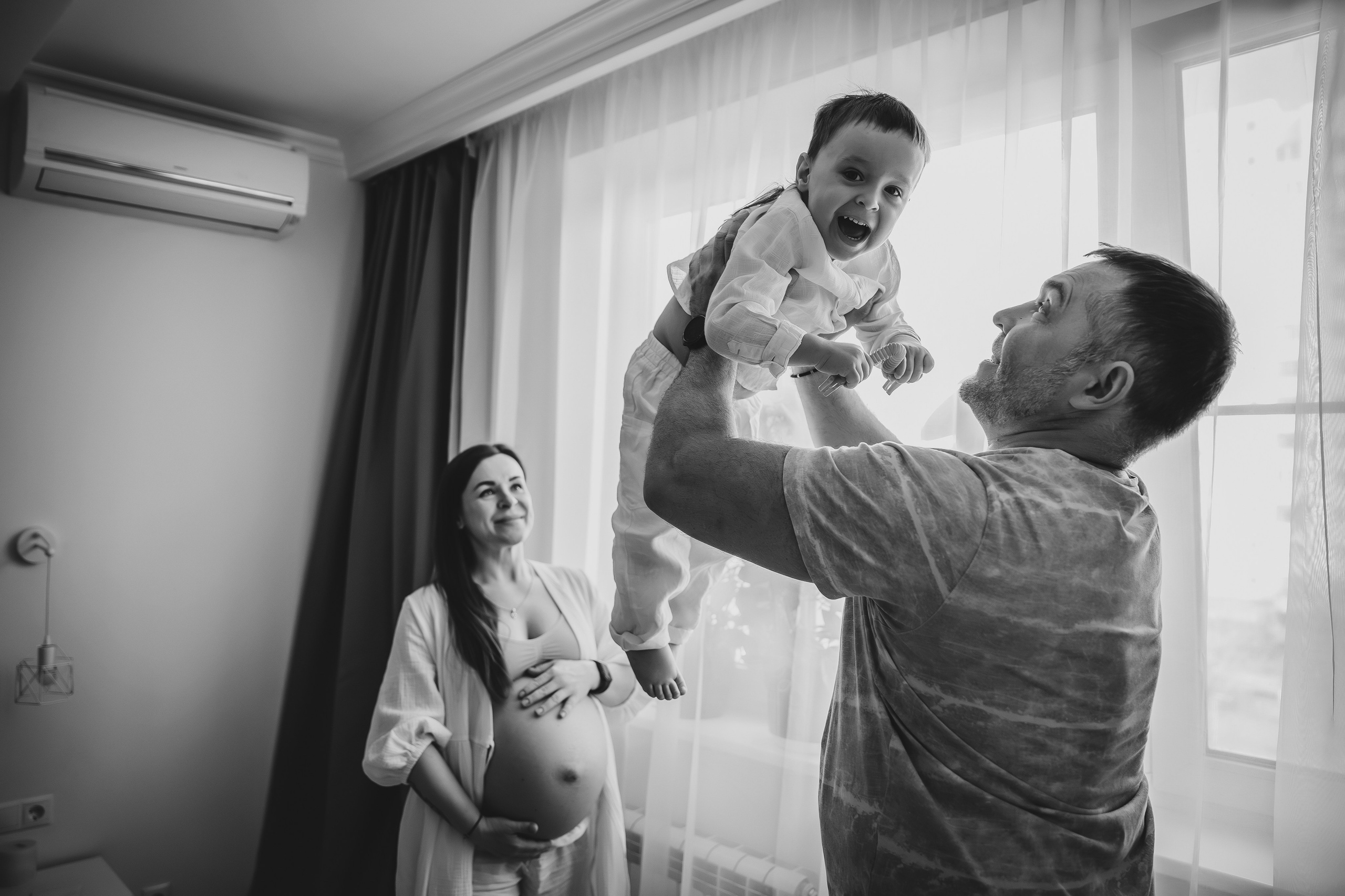 Фотосессия беременности дома с семьей. Семейный и женский фотограф в Москве Надежда Воробьева
