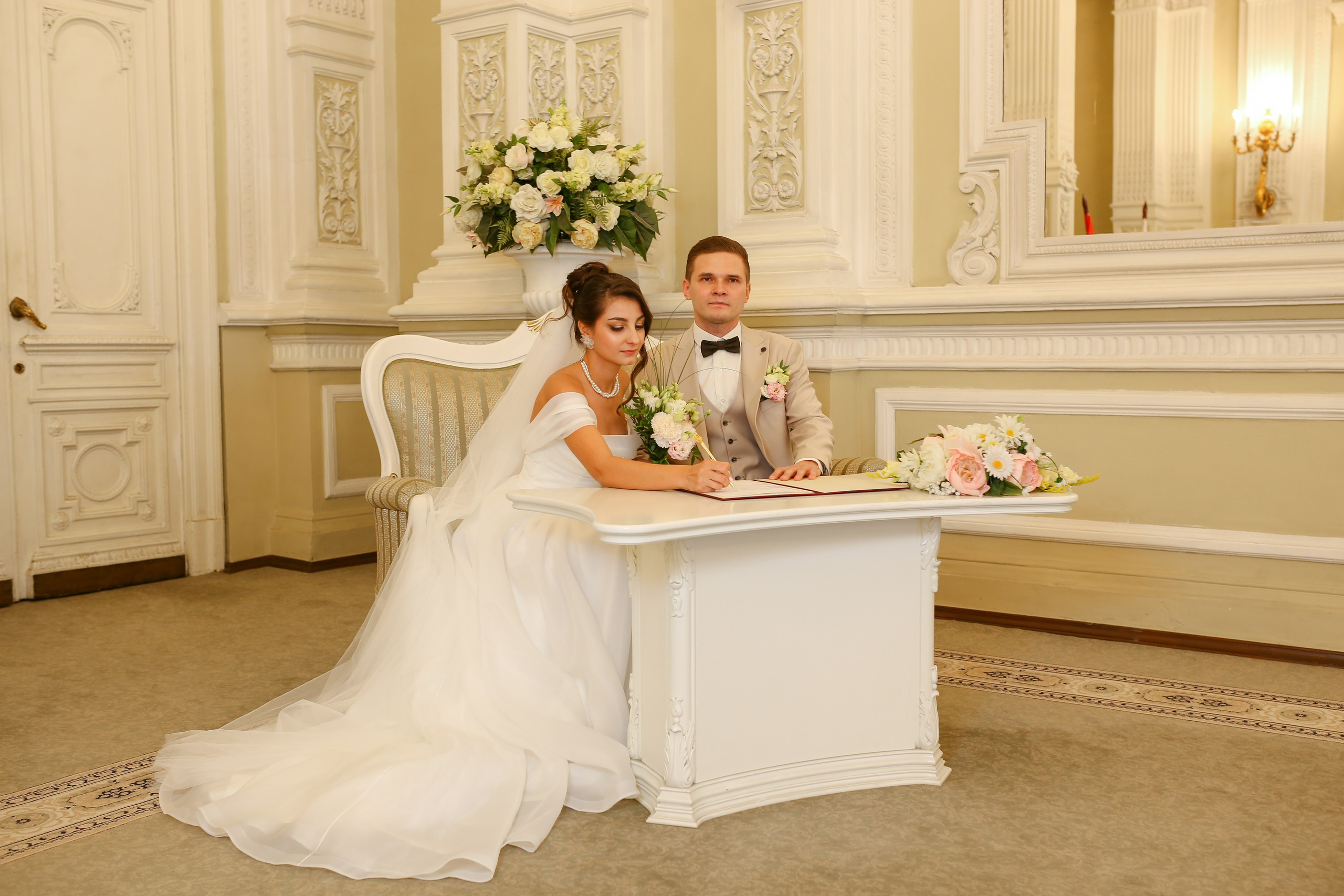 Классические кадры, во Дворце бракосочетания. Свадебный и Репортажный фотограф в Санкт-Петербурге