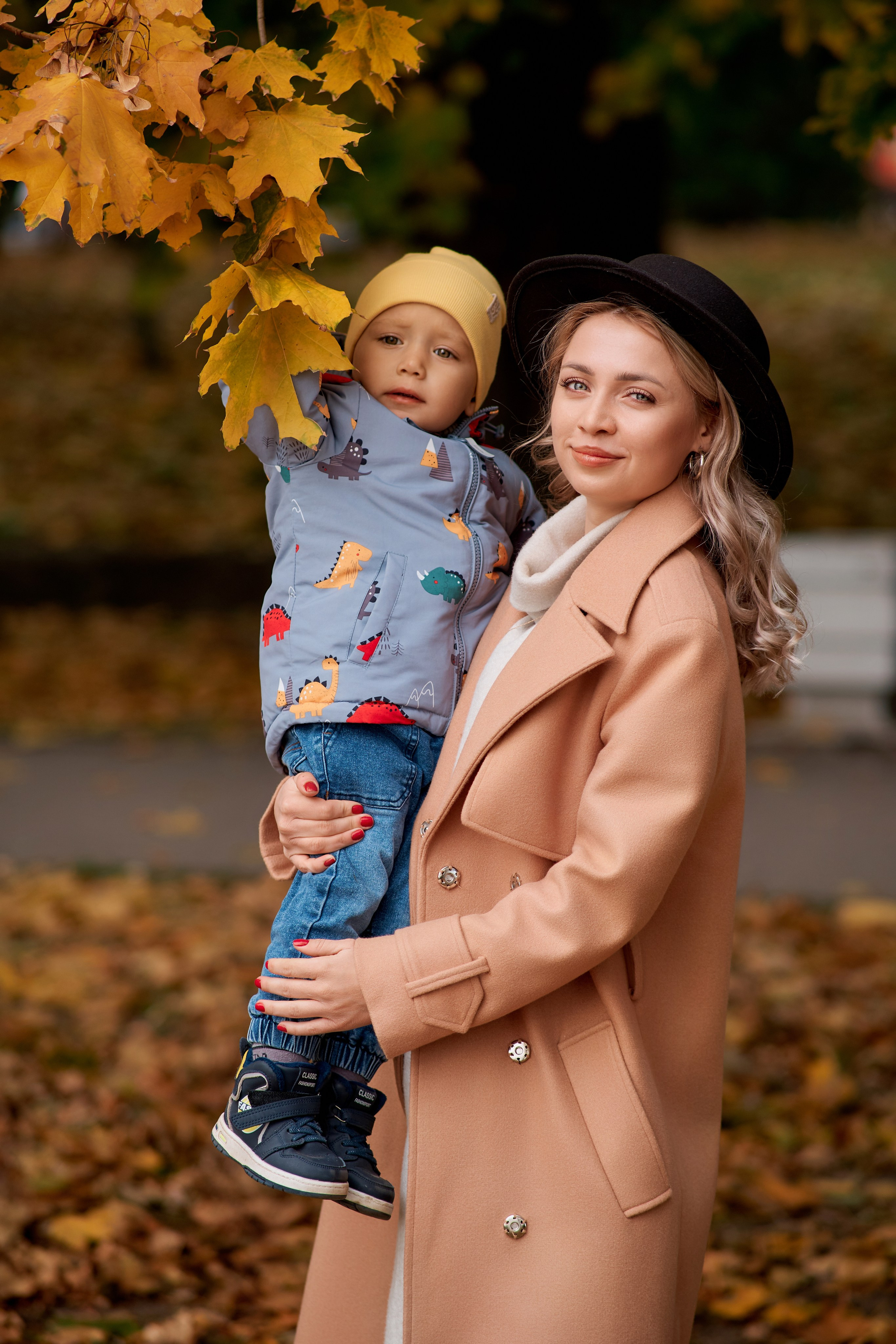 Осенняя прогулка мамы с сыном. Фотограф Таганрог Анна Трайжон