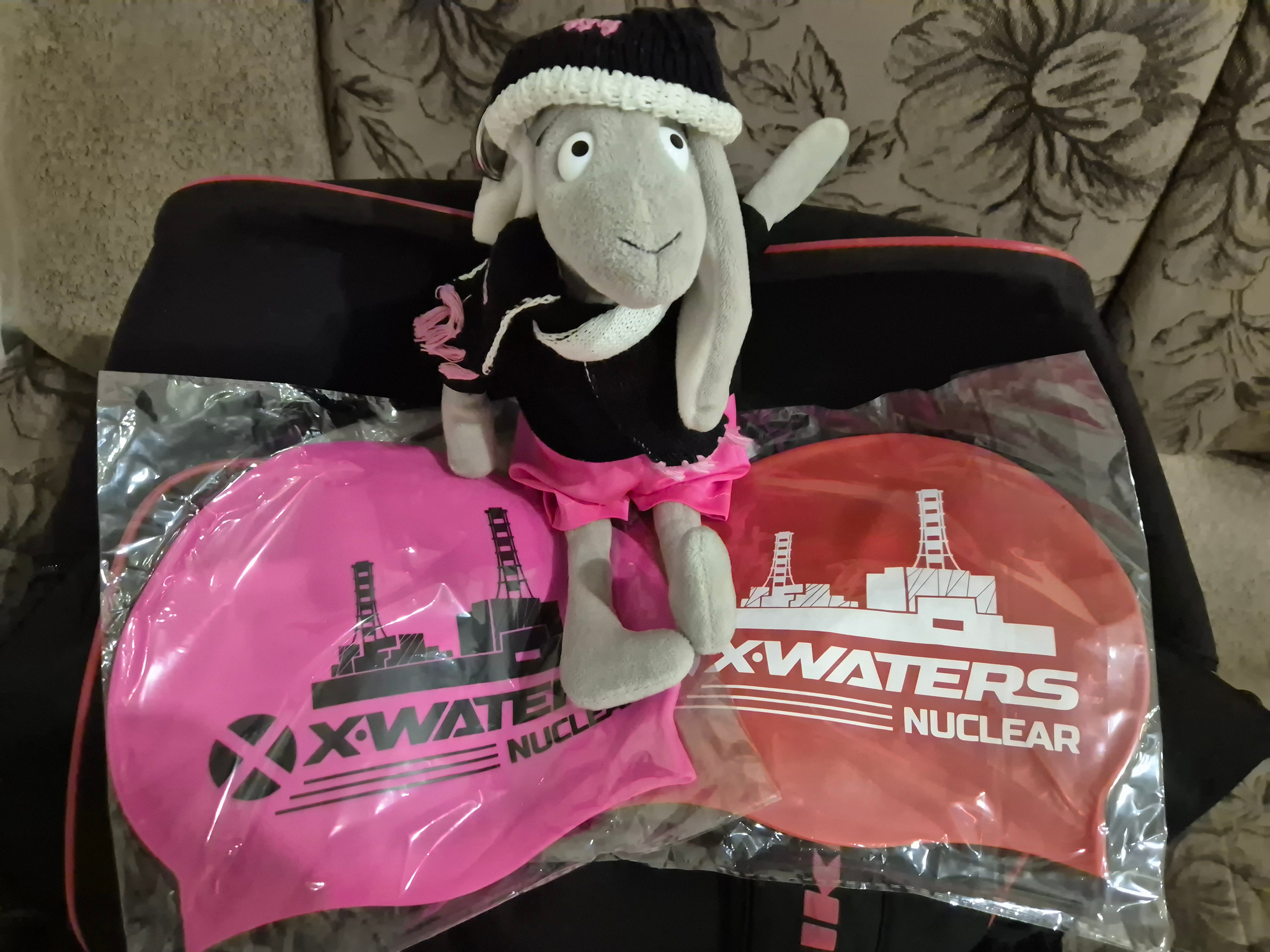 Интрига каждого старта - цвет шапочек. Миля - красная, 5 км - розовая