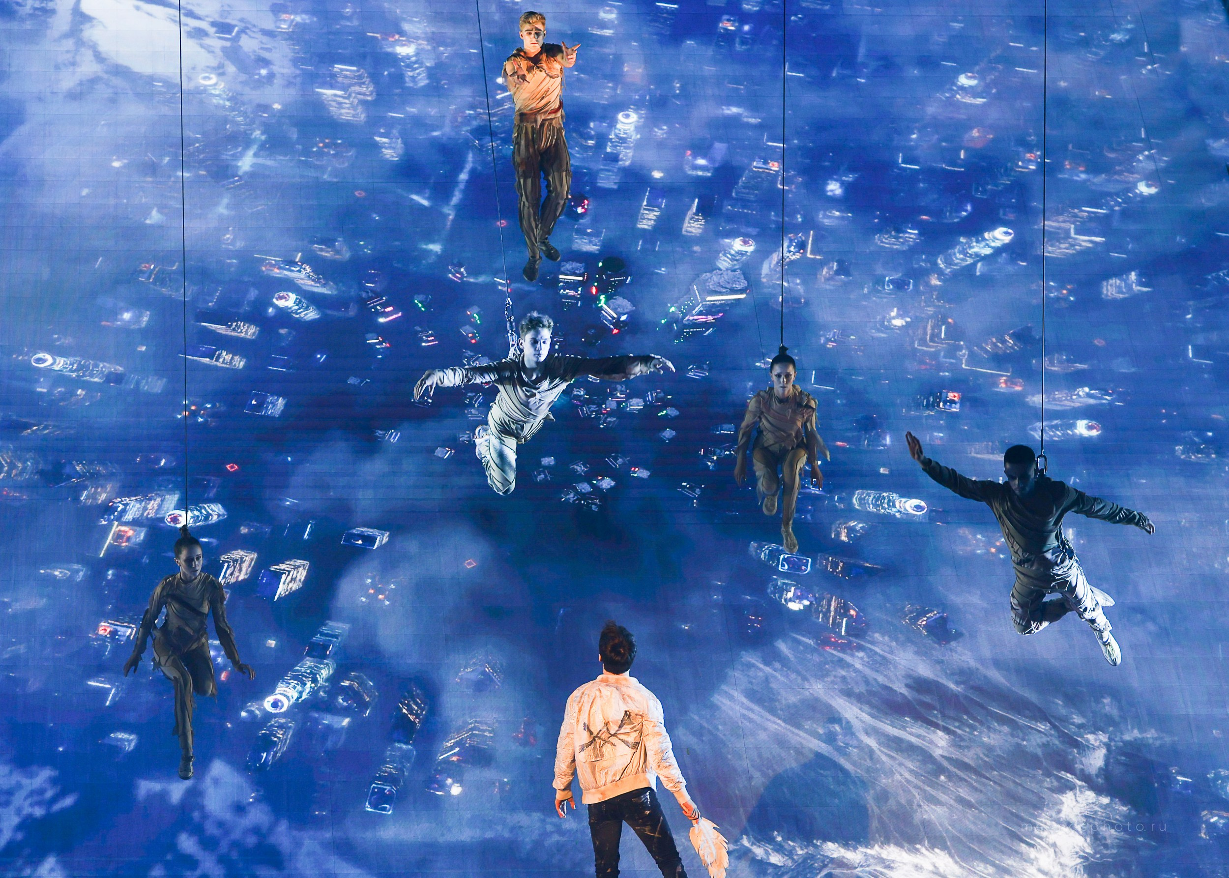 АНТИГРАВИТАЦИЯ. Репортажный, архитектурный, театральный и файн-арт фотограф Лена Мельникова в Москве