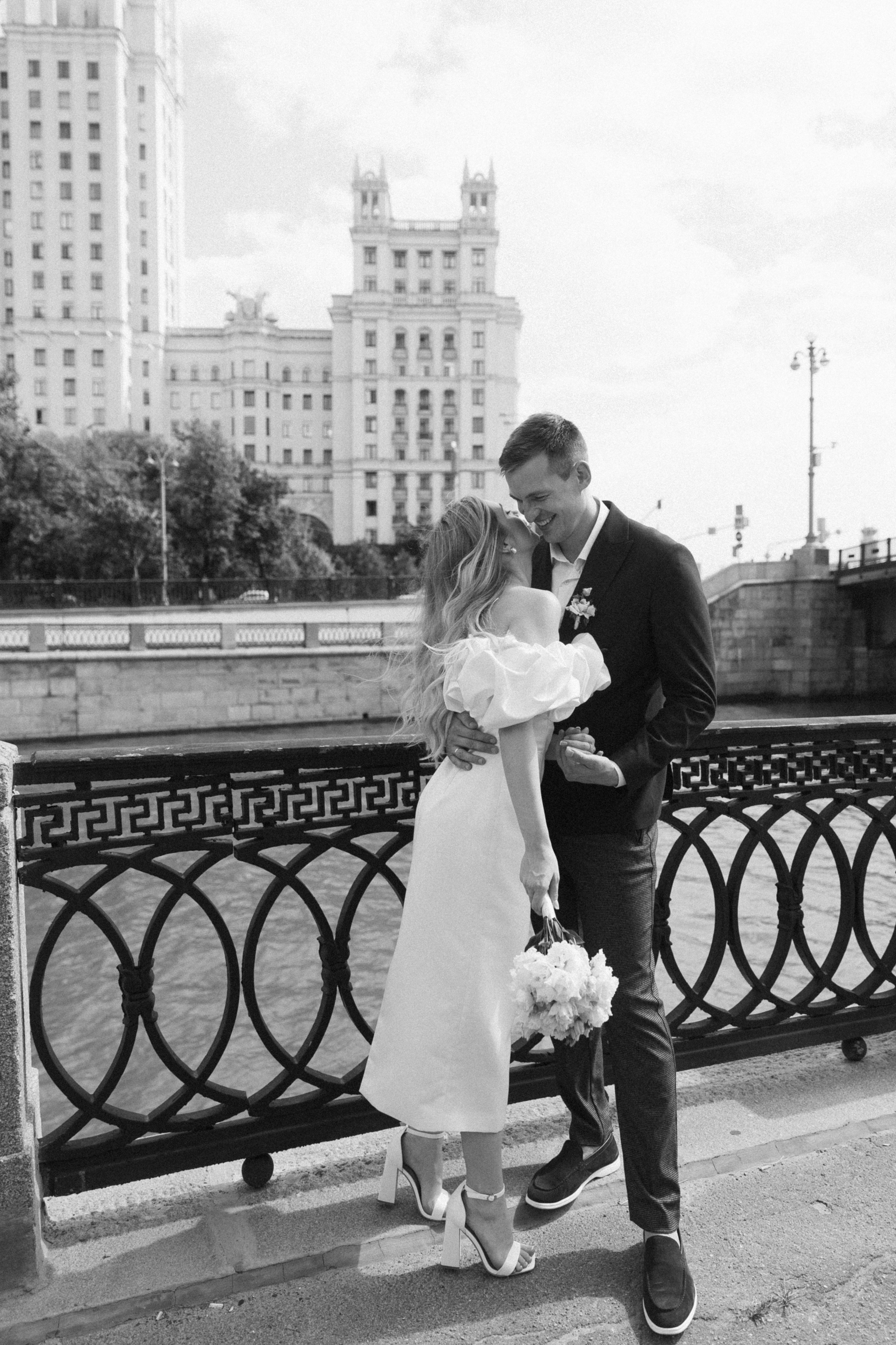 Свадебная фотосессия на Котельнической набережной и в парке Царицыно, Роспись в Шипиловском ЗАГСе. Свадебный фотограф Москва Анастасия Храмова