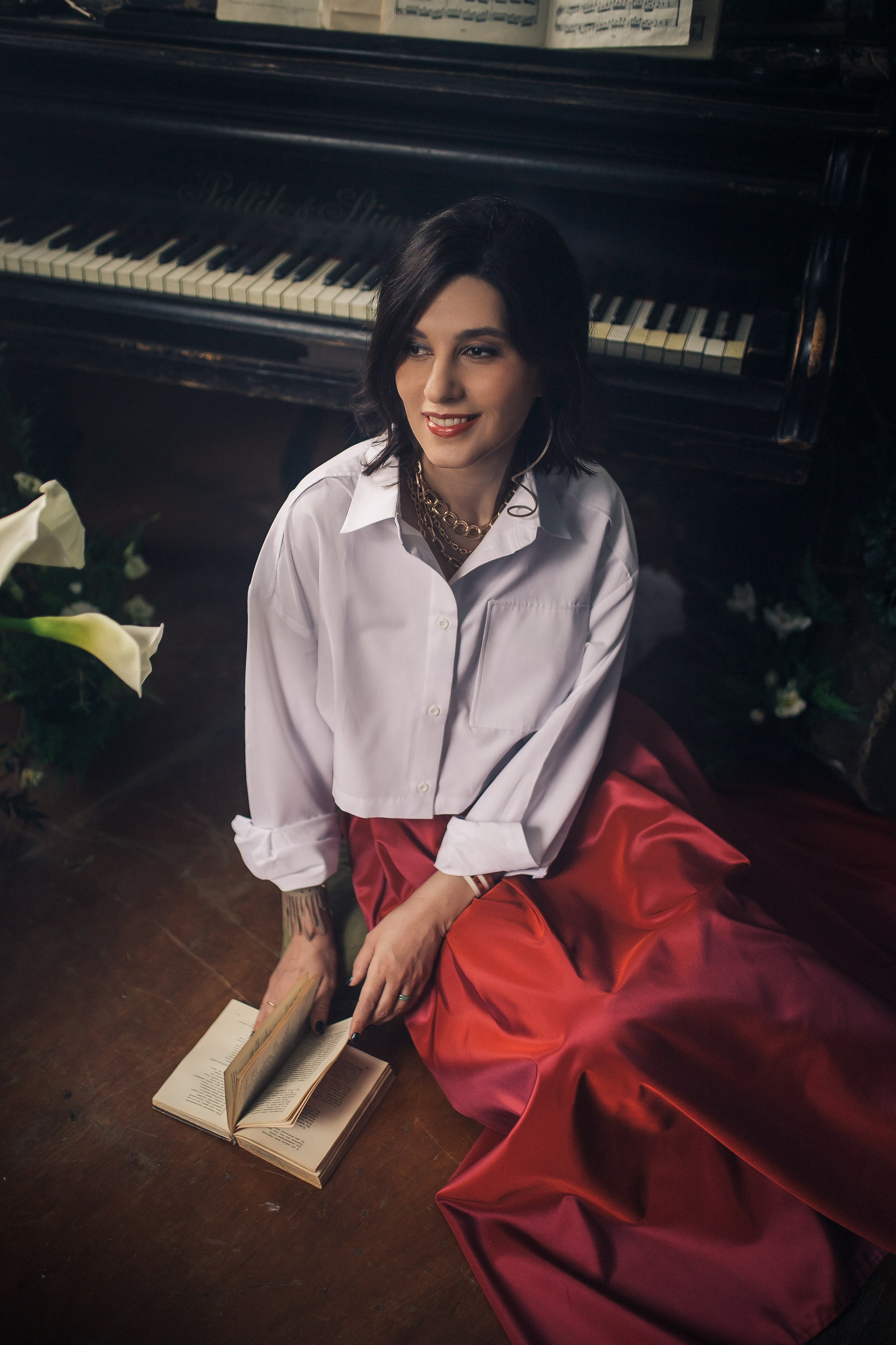 Ольга в комнате с роялем. Фотограф в Москве Наталья Спиридонова