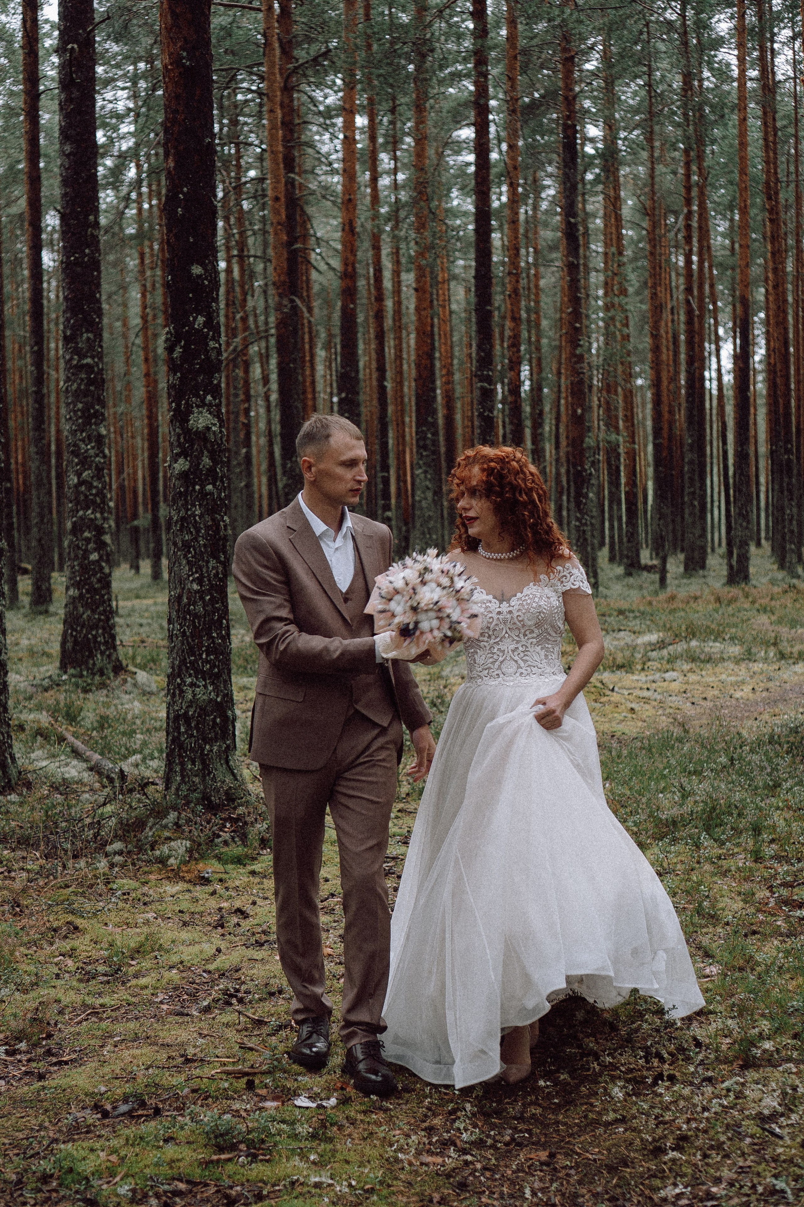 СВАДЕБНАЯ ФОТОСЕССИИЯ ПАРЫ В ГОРОДЕ ПРИОЗЕРСК В СОСНОВОМ ЛЕСУ И С ПИКАПОМ. Профессиональный фотограф, Санкт-Петербург — Виктория Богомолова