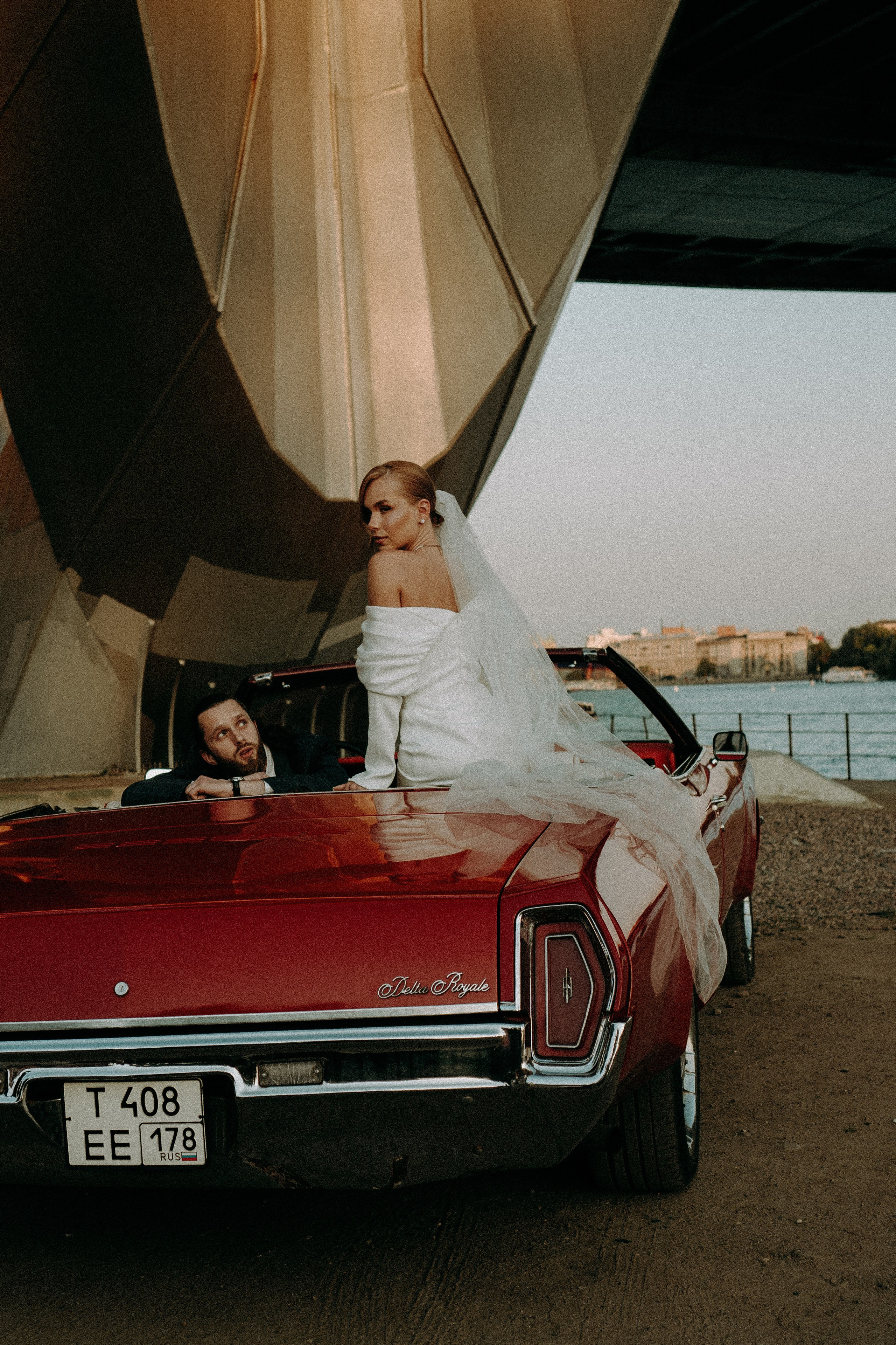 СВАДЕБНАЯ СЬЕМКА ВОЗЛЕ МСОТА БЕТАНКУРА НА КАБРИОЛЕТЕ. Профессиональный фотограф, Санкт-Петербург — Виктория Богомолова