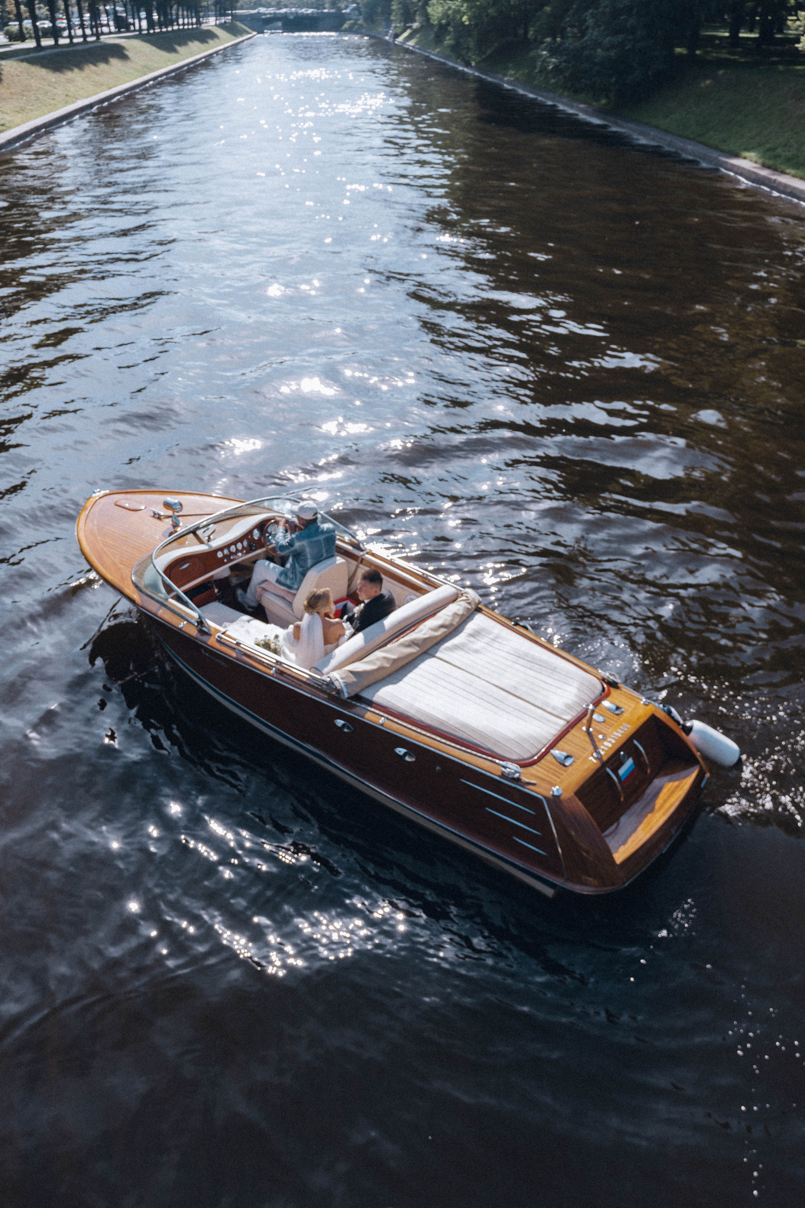 СВАДЕНБНАЯ СЬЕМКА НА КАТЕРЕ ПО КАНАЛАМ САНКТ-ПЕТЕРБУРГА И В АКВАТОРИИ НЕВЫ. Профессиональный фотограф, Санкт-Петербург — Виктория Богомолова