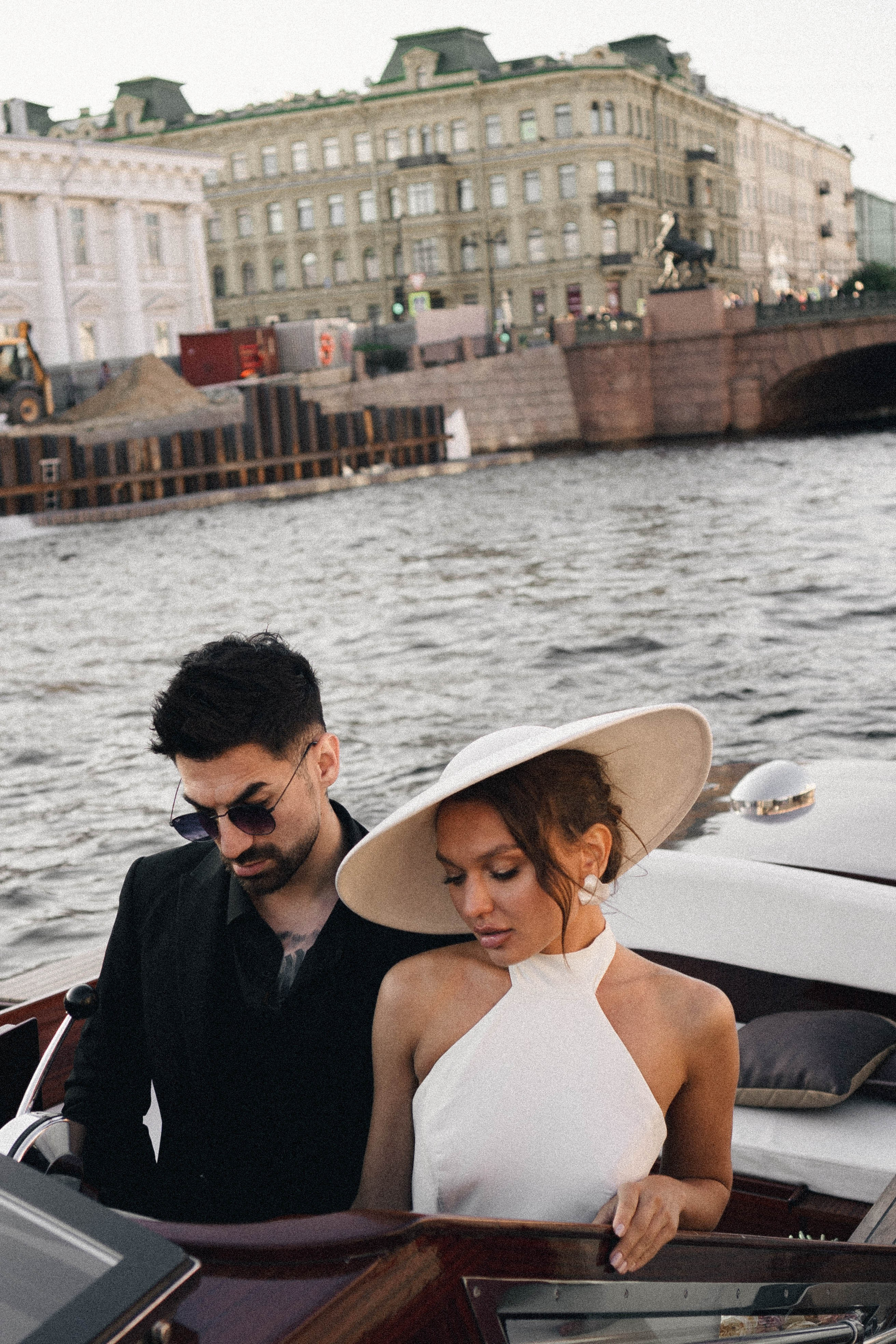 СВАДЕНБНАЯ СЬЕМКА НА КАТЕРЕ ПО КАНАЛАМ САНКТ-ПЕТЕРБУРГА И В АКВАТОРИИ НЕВЫ. Профессиональный фотограф, Санкт-Петербург — Виктория Богомолова