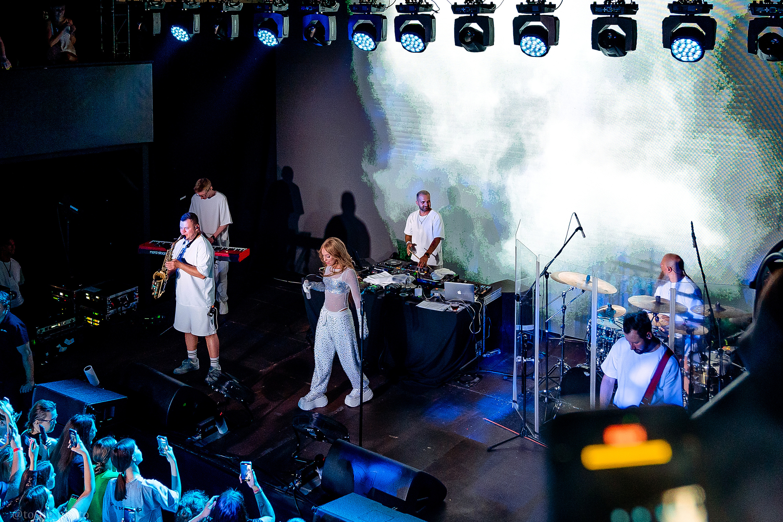 • репортаж мероприятий. Концерт МАРИ КРАЙМБРЕРИ. Фотограф, индивидуальные женские, мужские фотосессии в Ростове-на-Дону