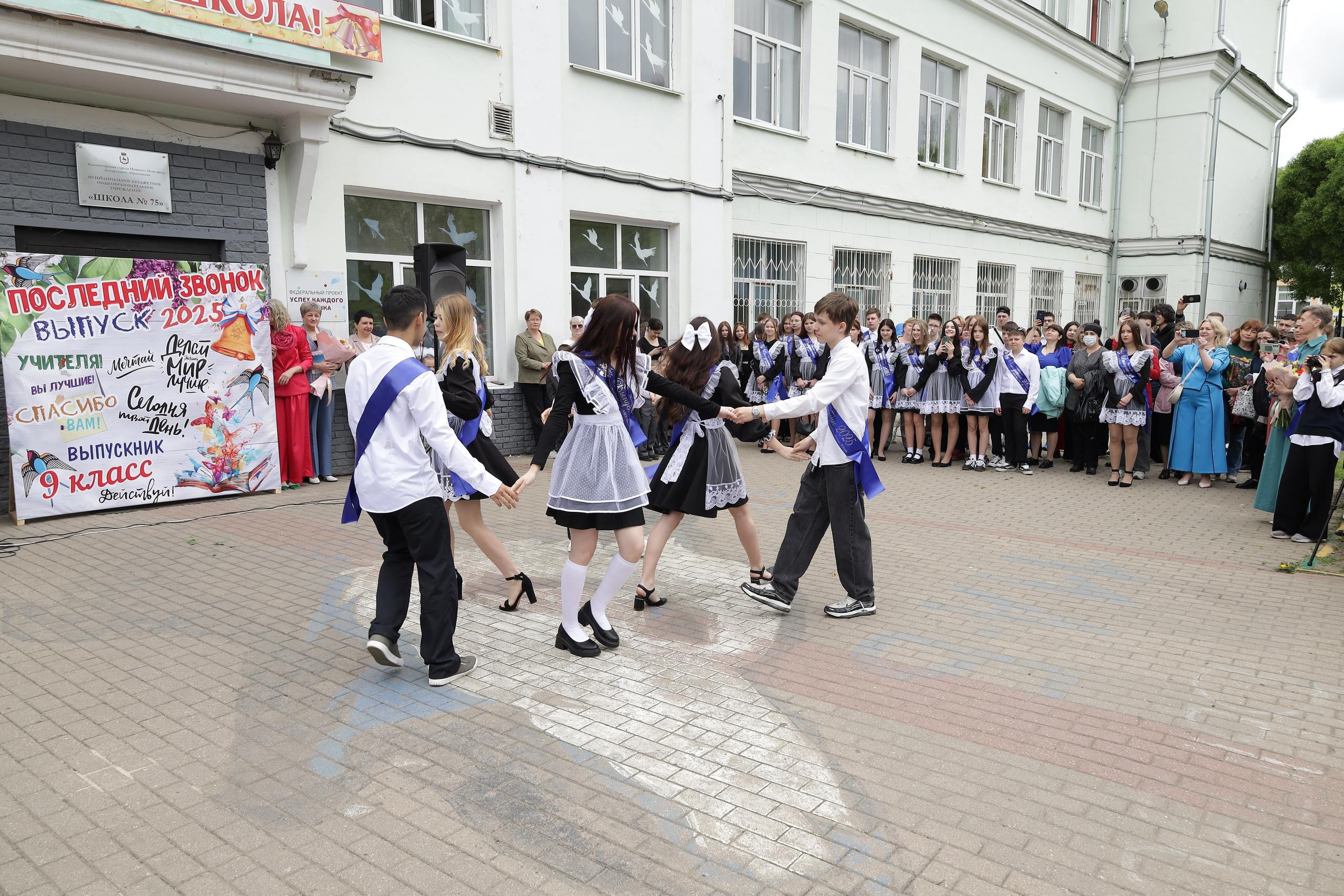 Последний звонок. Фотограф Надршина Лилия
