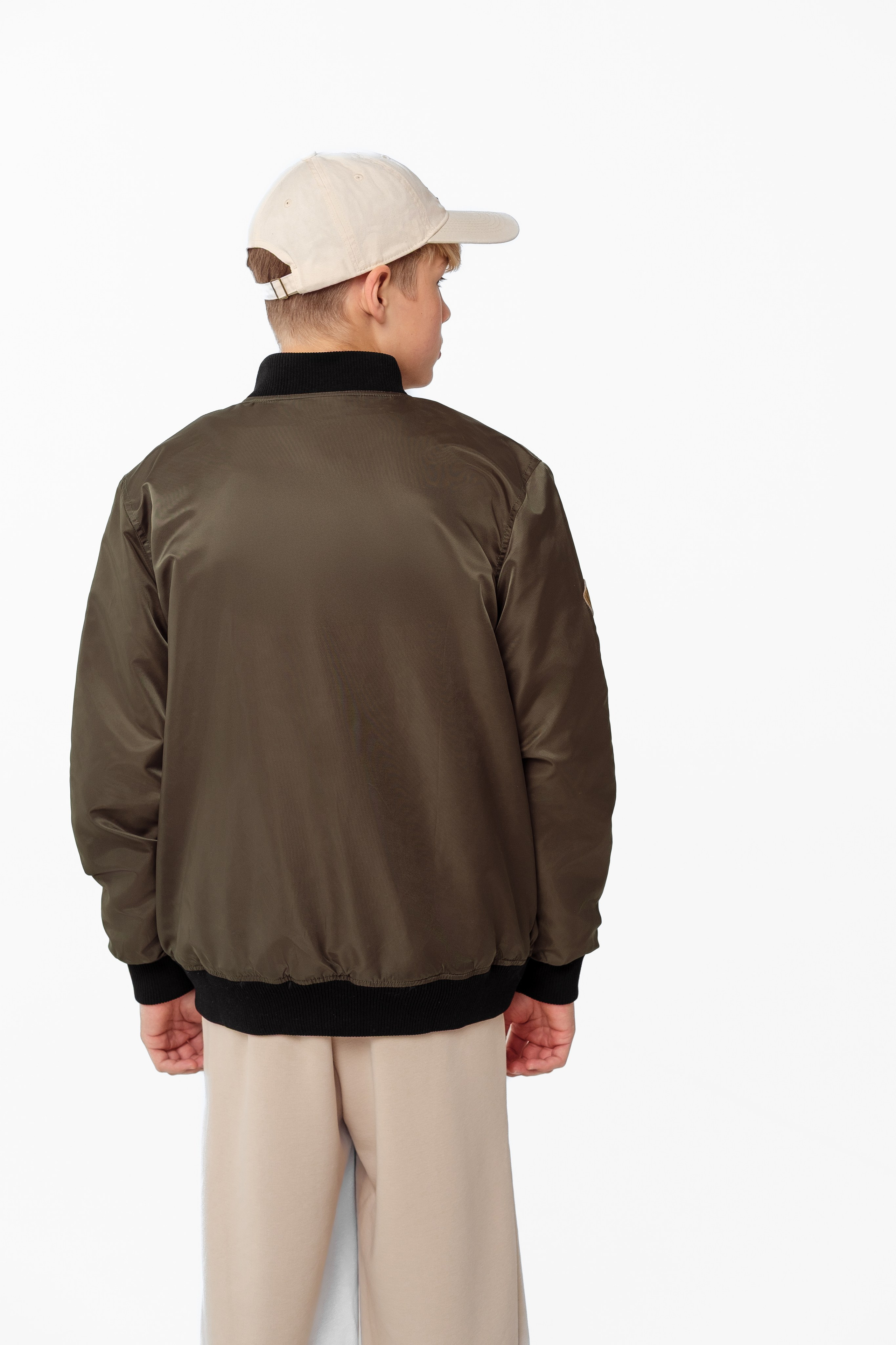 Съемка верхней одежды для каталога и маркетплейсов в Санкт-Петербурге. Фотосессия для маркетплейсов