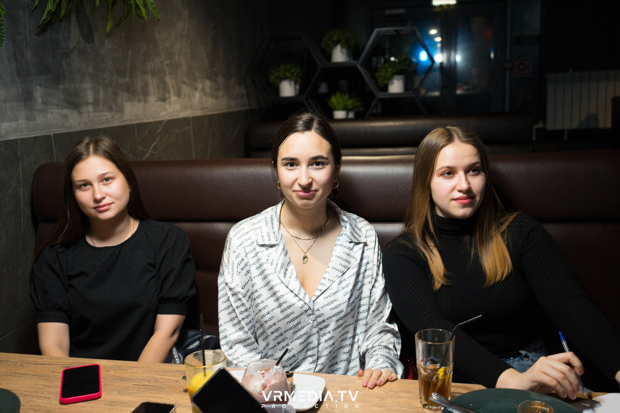 Эйнштейн Party в баре «Друзья»