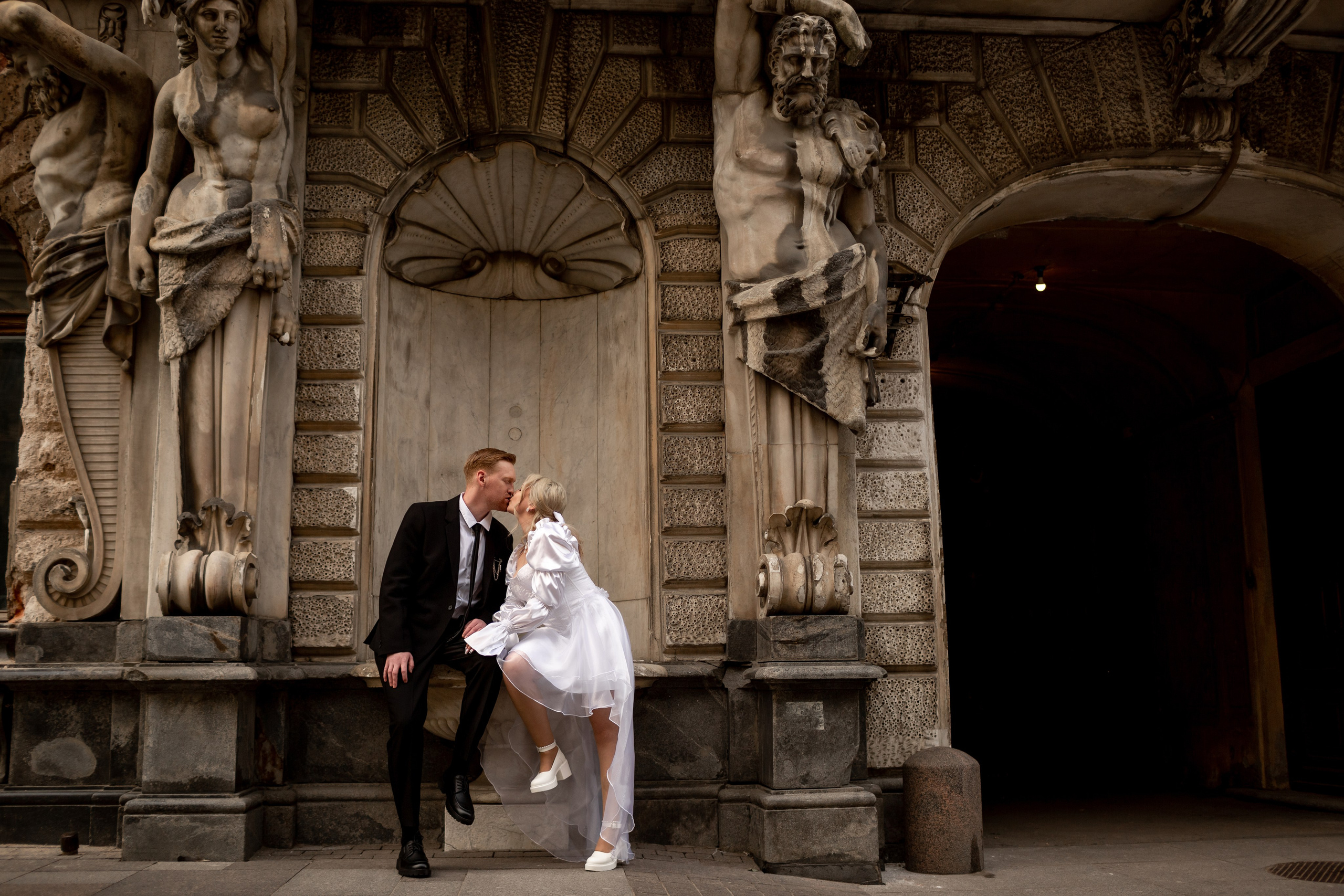 Свадебная фотопрогулка по улицам Петербурга. Свадебный фотограф Кирилл Белый