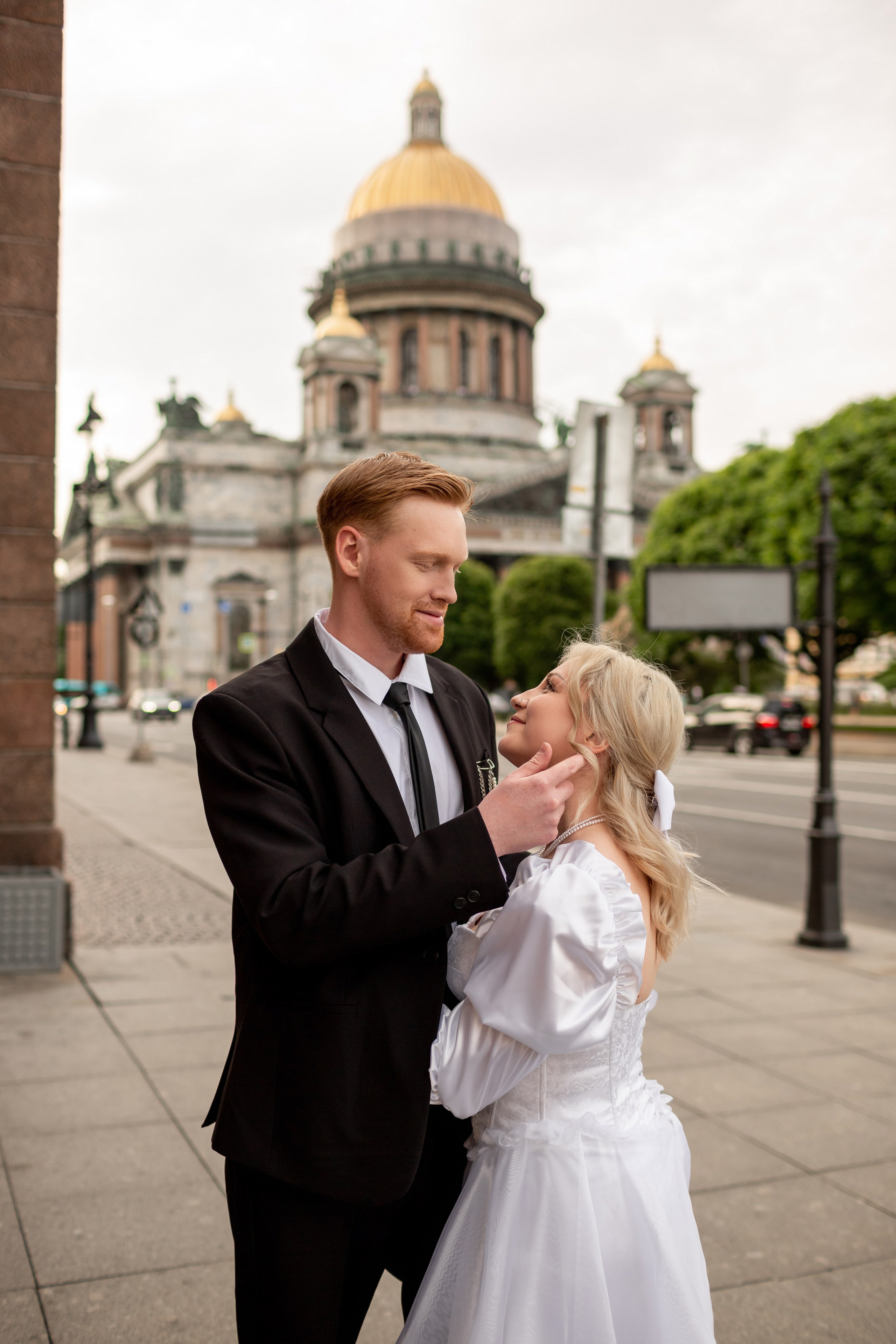 Свадебная фотопрогулка по улицам Петербурга. Свадебный фотограф Кирилл Белый