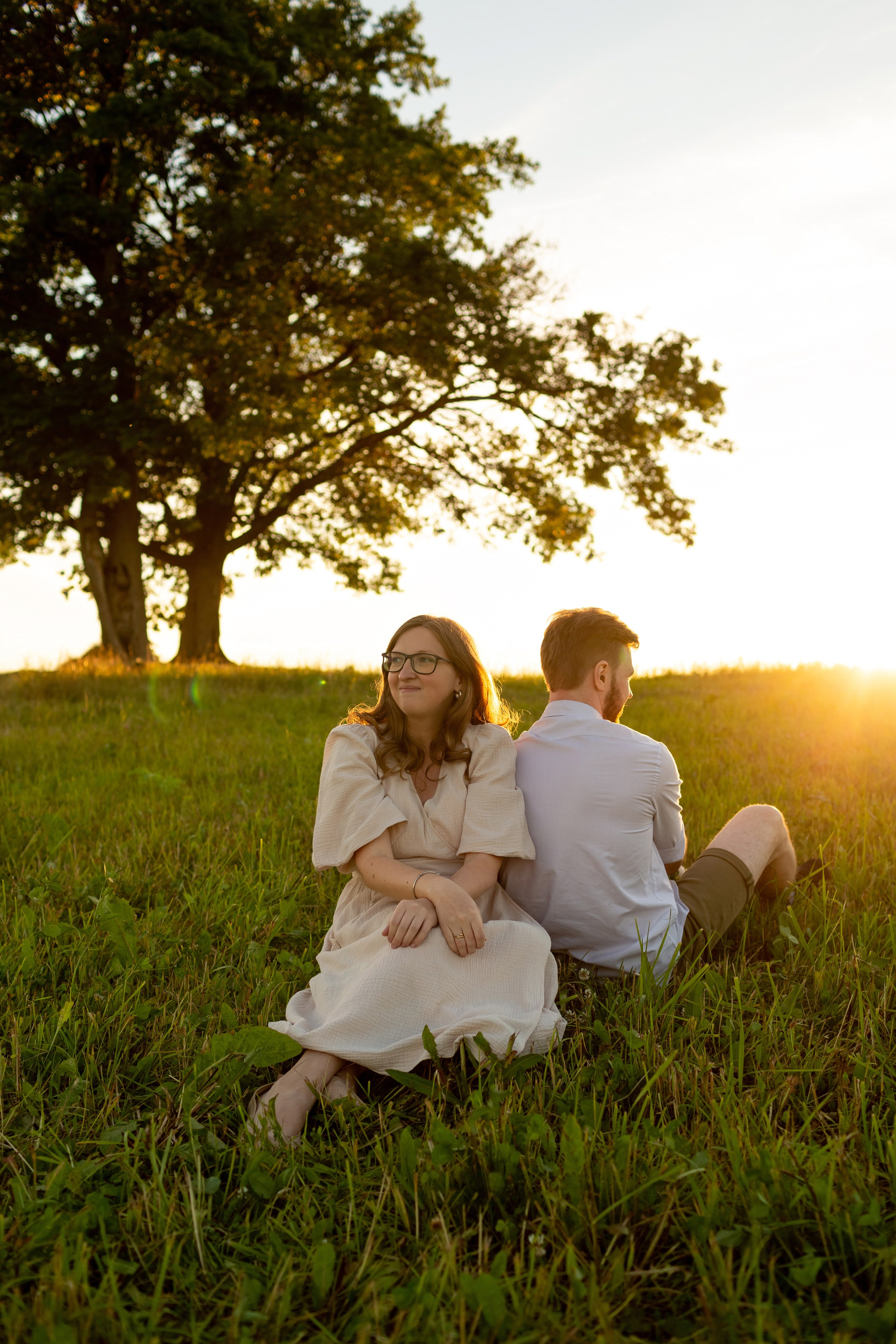 В ожидании чуда. Закат в поле. Свадебный фотограф Кирилл Белый