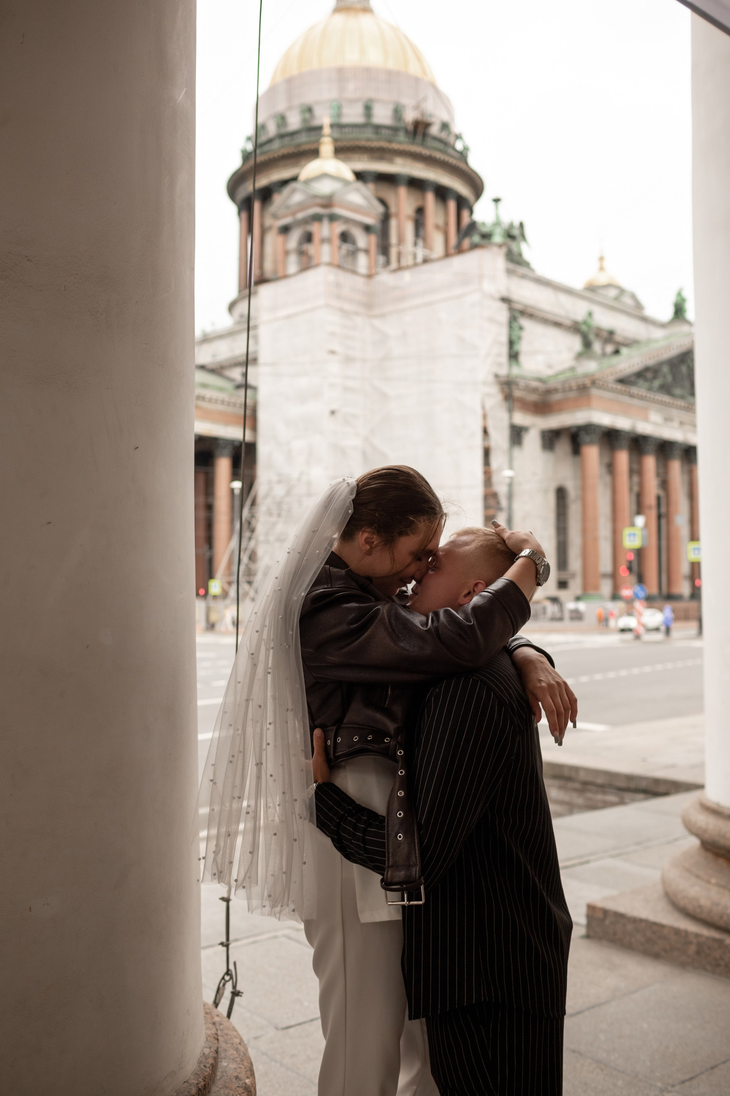 Свадебная фотосессия в центре Петербурга. Свадебный фотограф Кирилл Белый