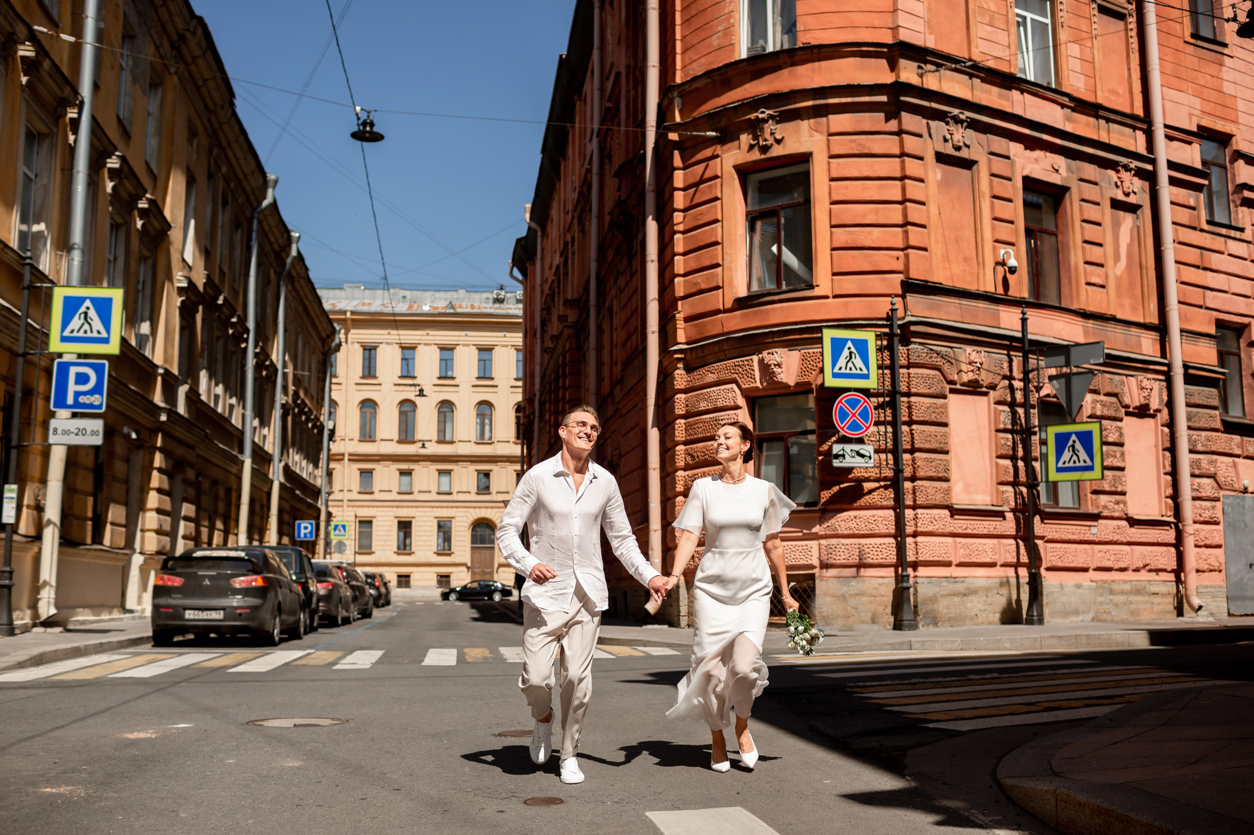 Свадебная фотопрогулка по улицам Петербурга. Свадебный фотограф Кирилл Белый