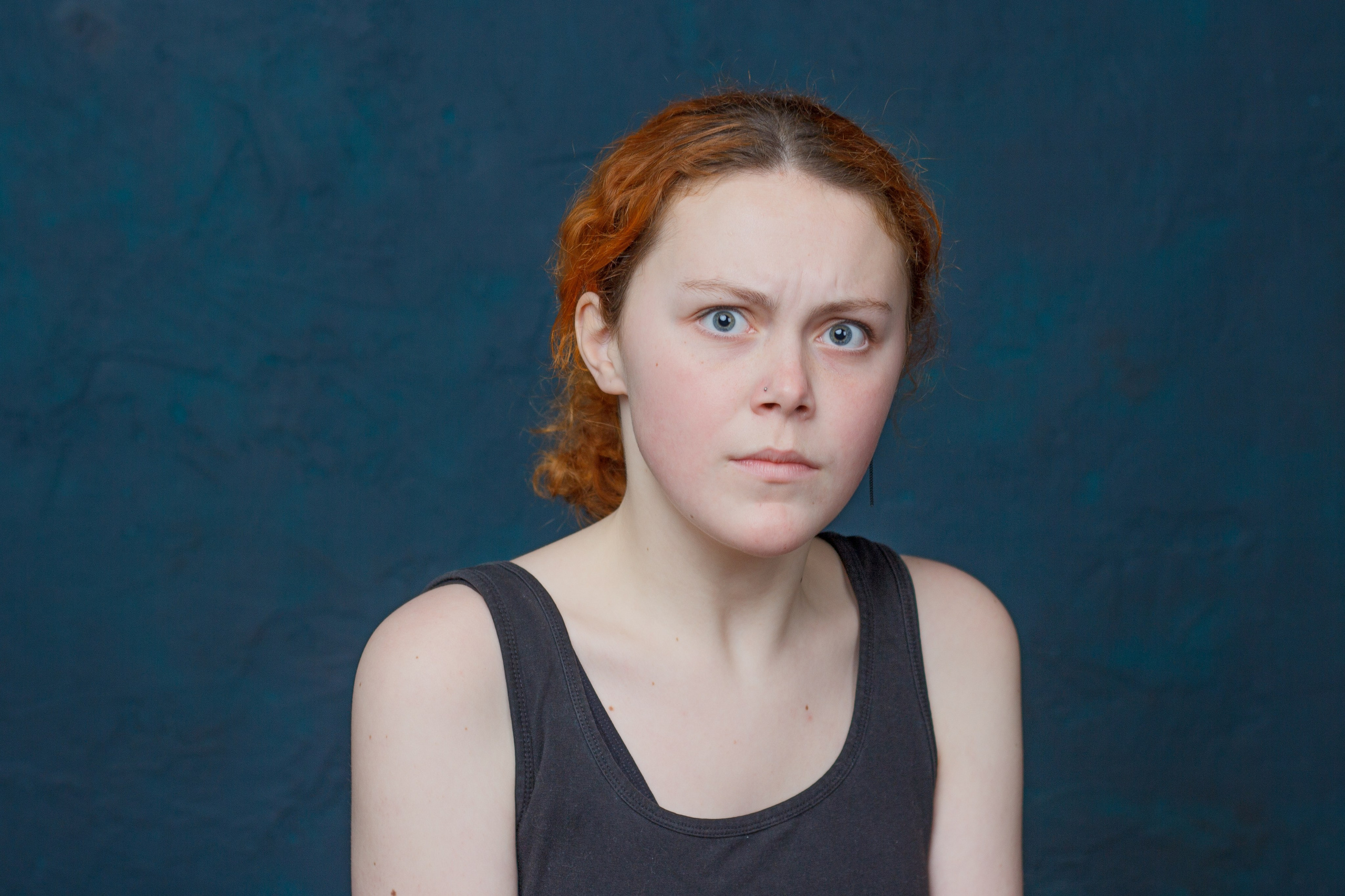 Портрет подростка с рыжими волосами