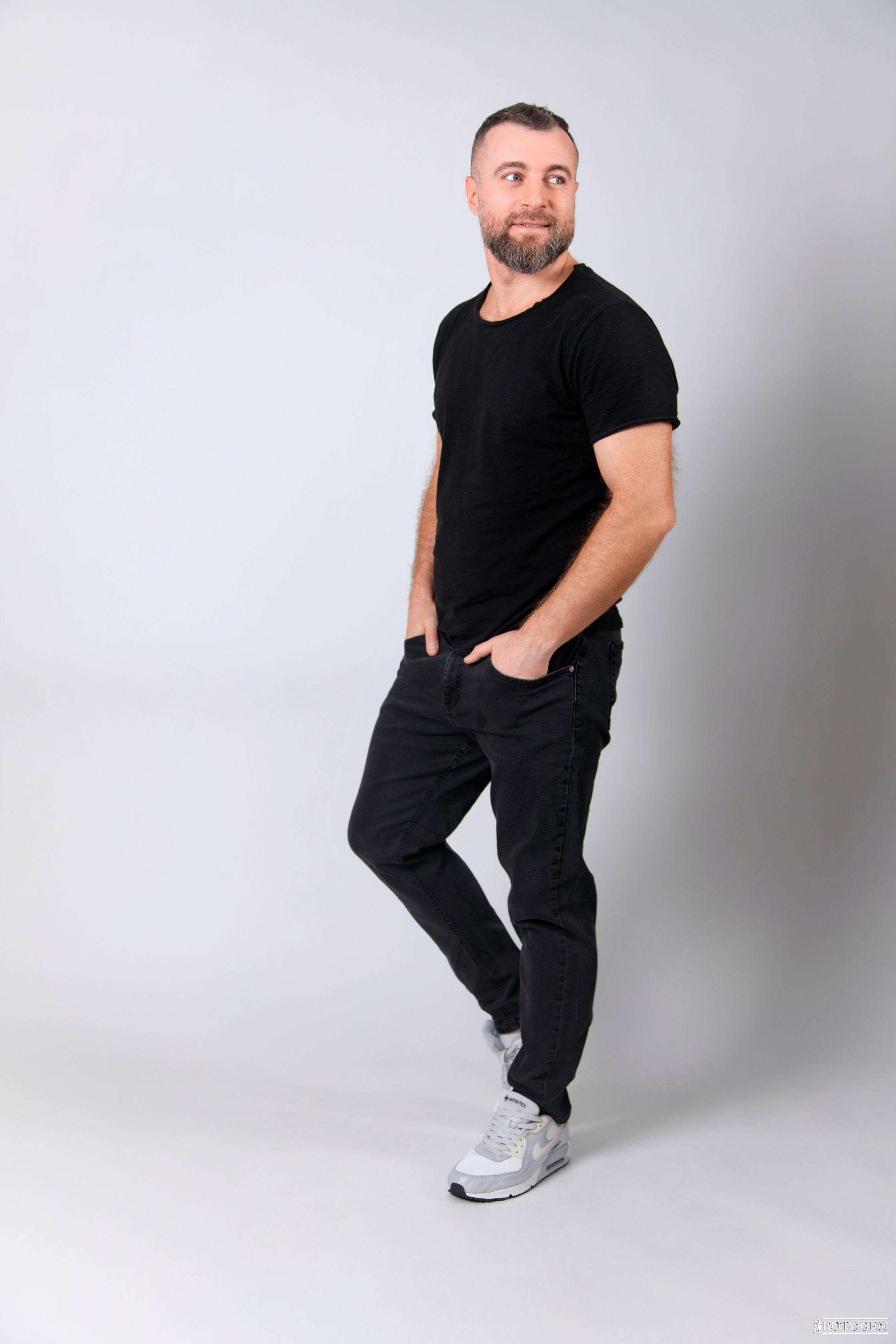 Профессиональная мужская фотосессия в Fotogen: Ваша история в кадре. Интерьерная фотостудия FOTOGEN г. Краснодар