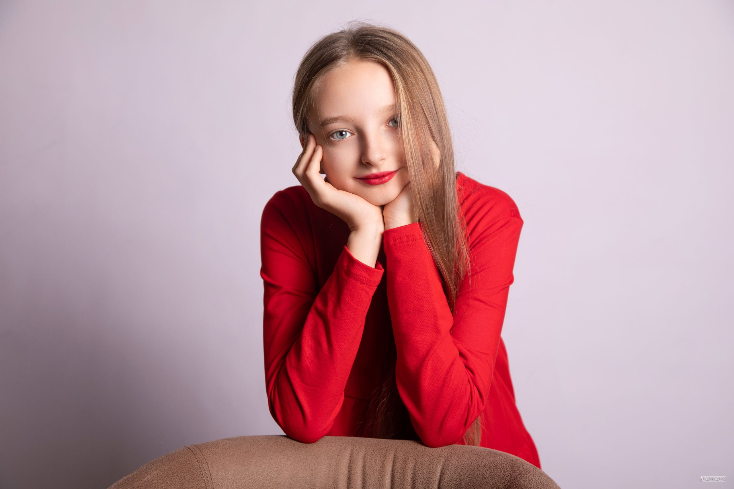 Фотосессия Девочек до 14 лет в Интерьере — Fotogen. Интерьерная фотостудия FOTOGEN г. Краснодар