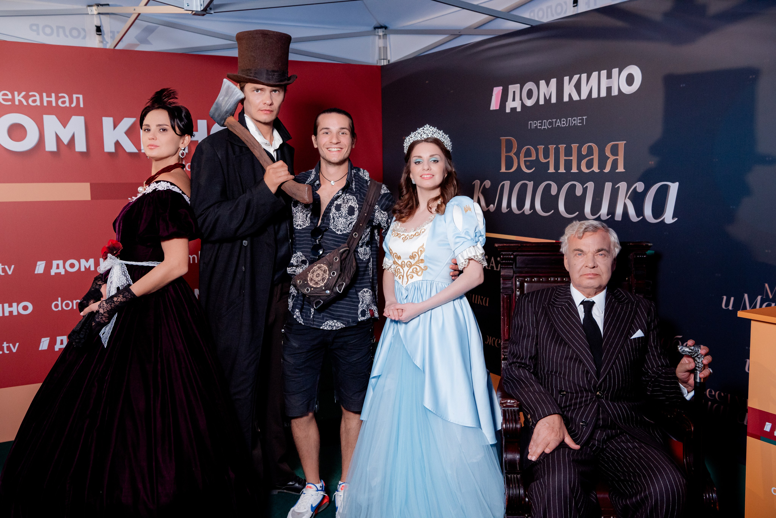 Портретные фото с артистами в палатке Триколор Дом Кинов на день города Волгоград. Фотограф в Волгограде и Волжском Александр Горбань