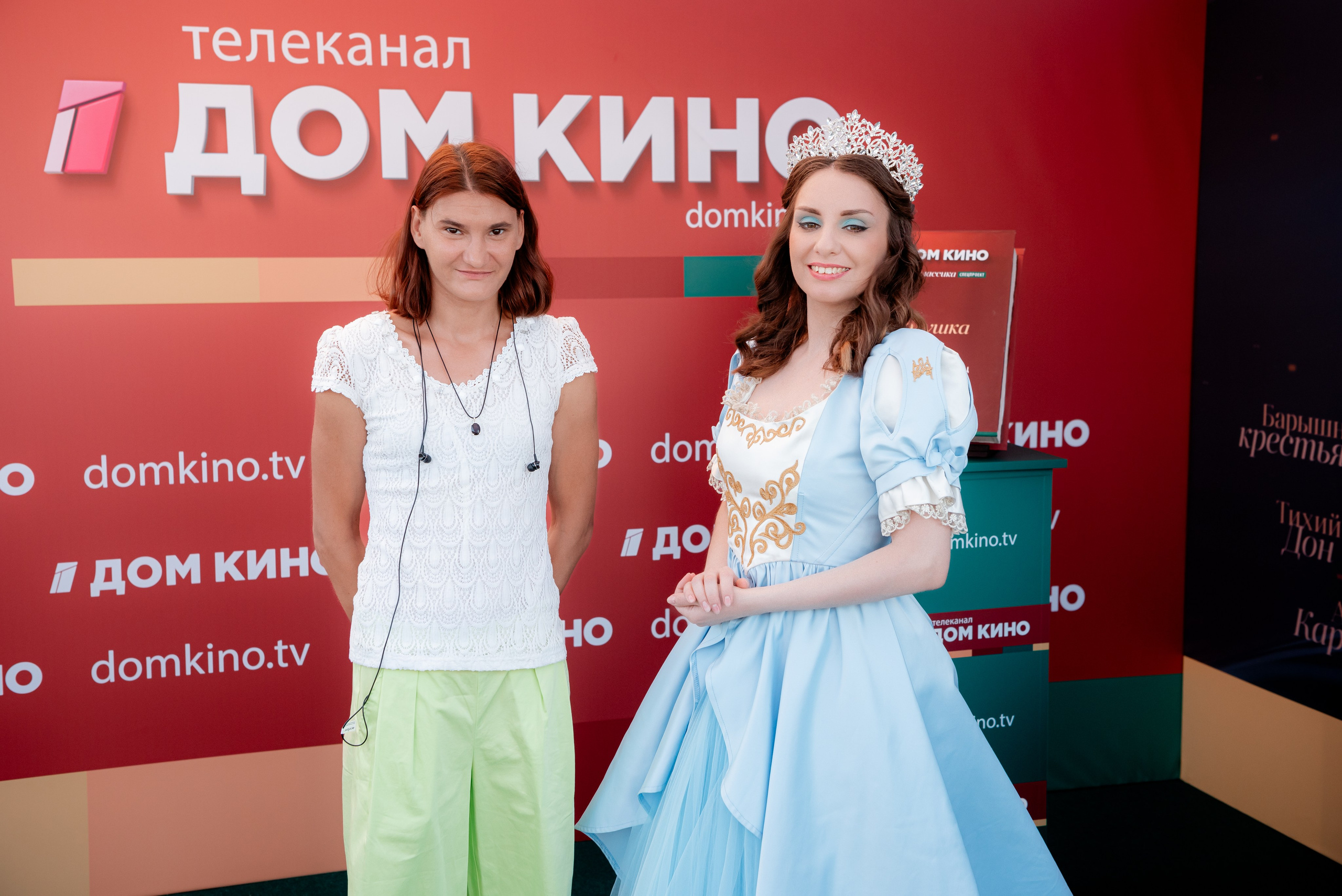 Портретные фото с артистами в палатке Триколор Дом Кинов на день города Волгоград. Фотограф в Волгограде и Волжском Александр Горбань